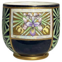 Cache pot en porcelaine de Limoges d'époque Art Déco à glaçure irisée et dorée