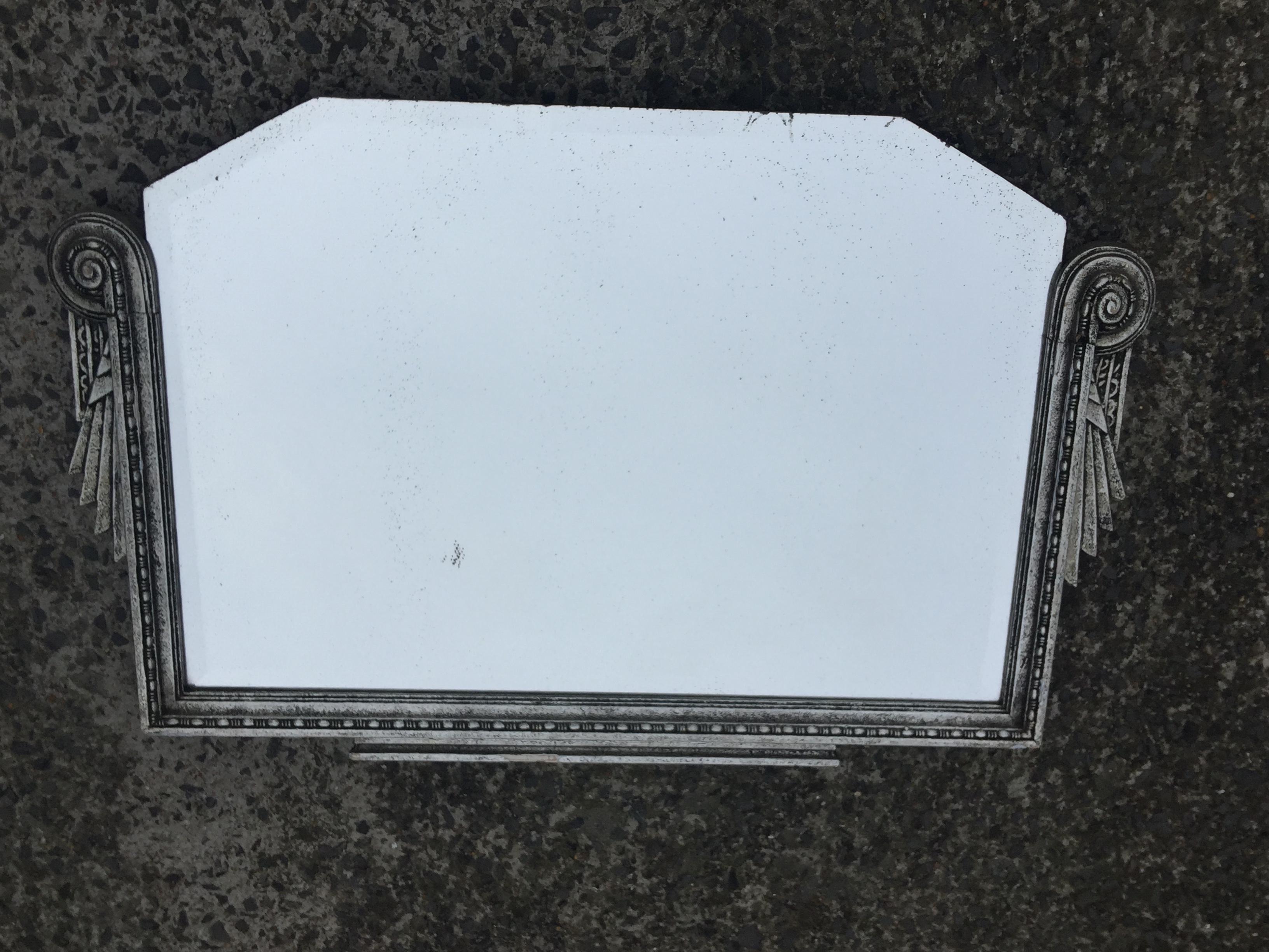 Art Deco Period Mirror in Carved and Silvered Wood, Around 1930, Good Condition For Sale 4
