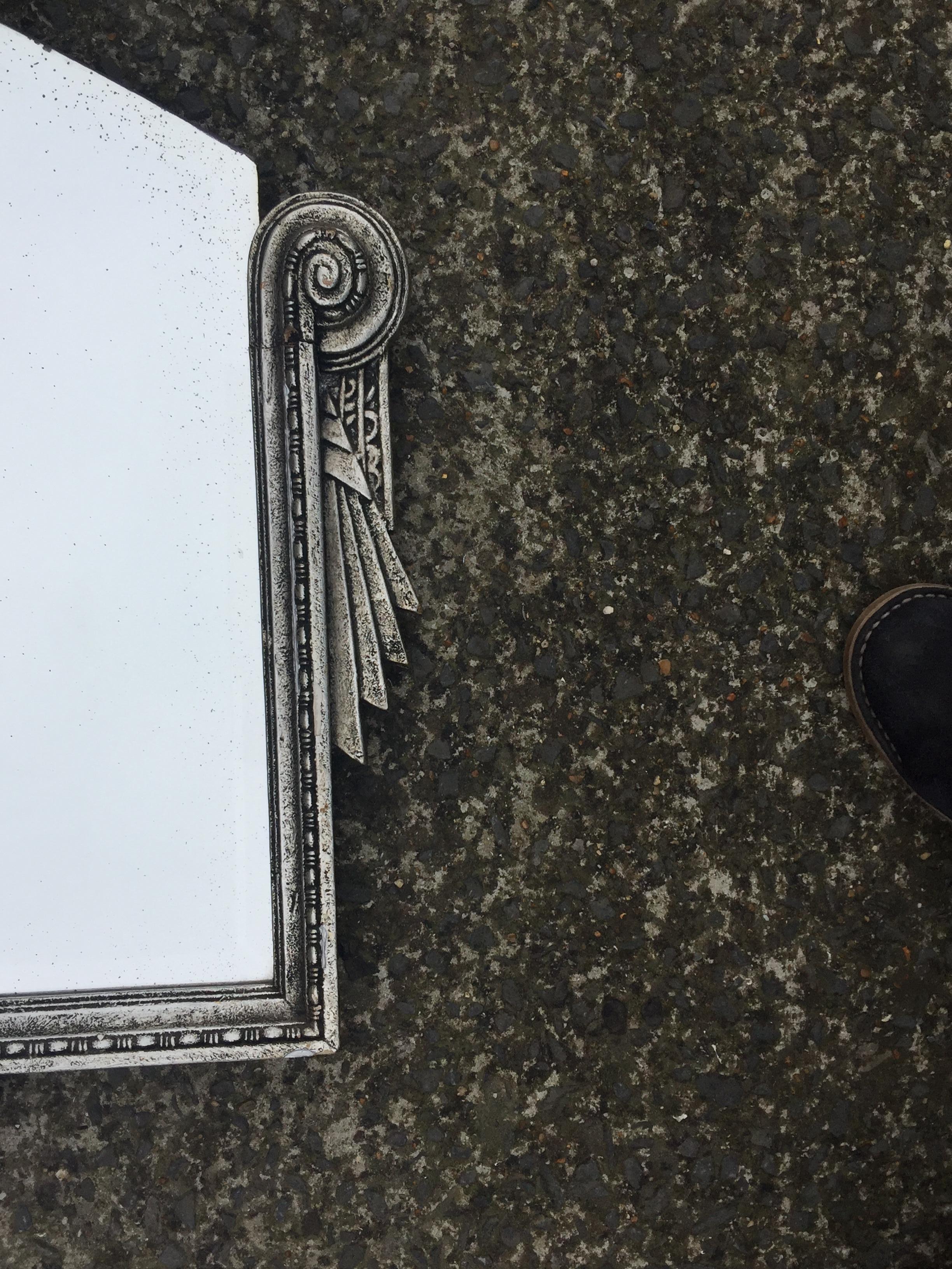Art Deco Period Mirror in Carved and Silvered Wood, Around 1930, Good Condition In Good Condition For Sale In Saint-Ouen, FR