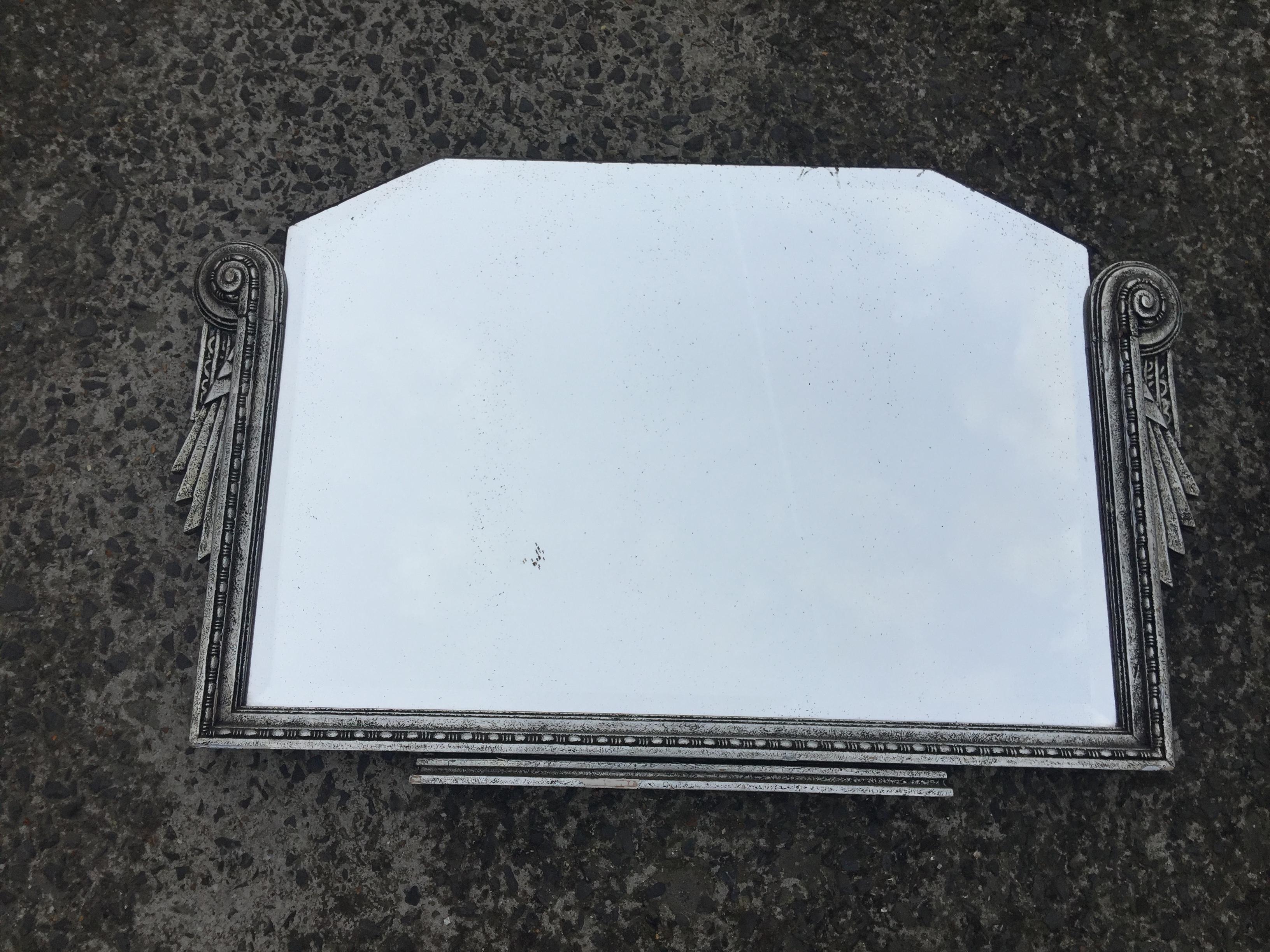 Specchio d'epoca in stile Art Deco Mirror.  Legno argentato e gesso circa 1930 in vendita 1