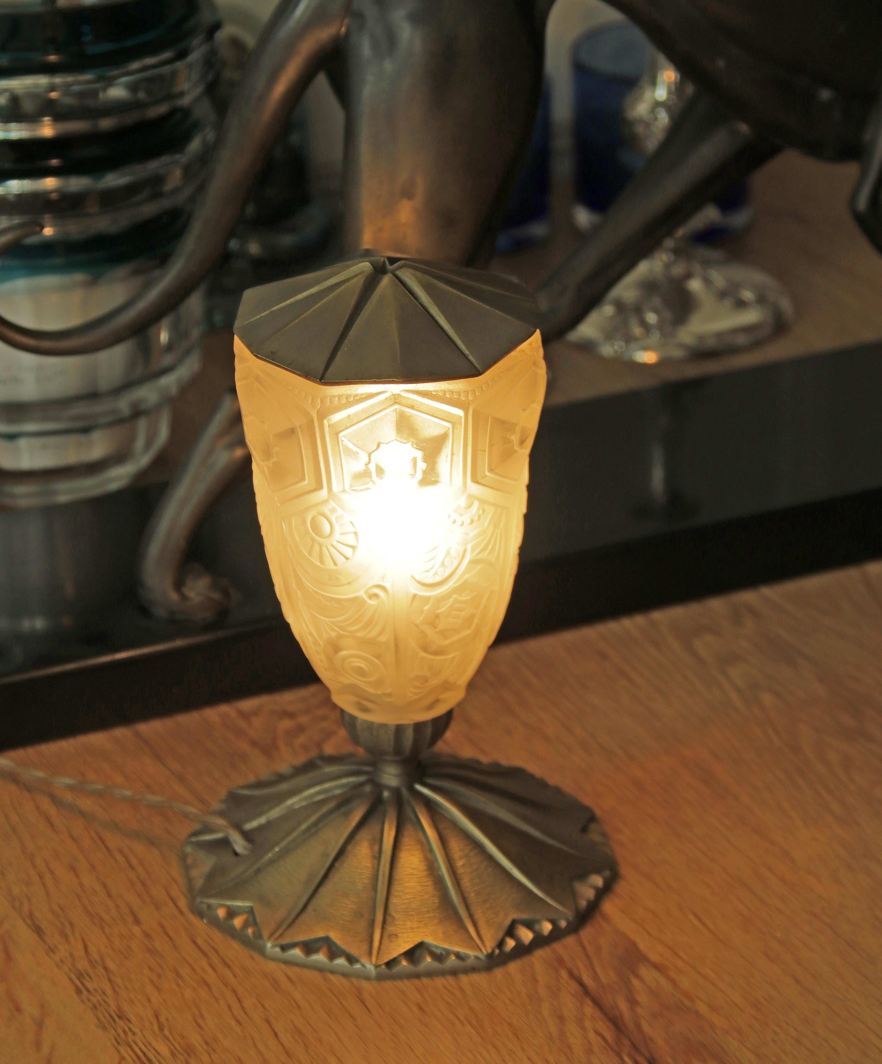Lampe de table Art Déco en laiton plaqué nickel en vente 12