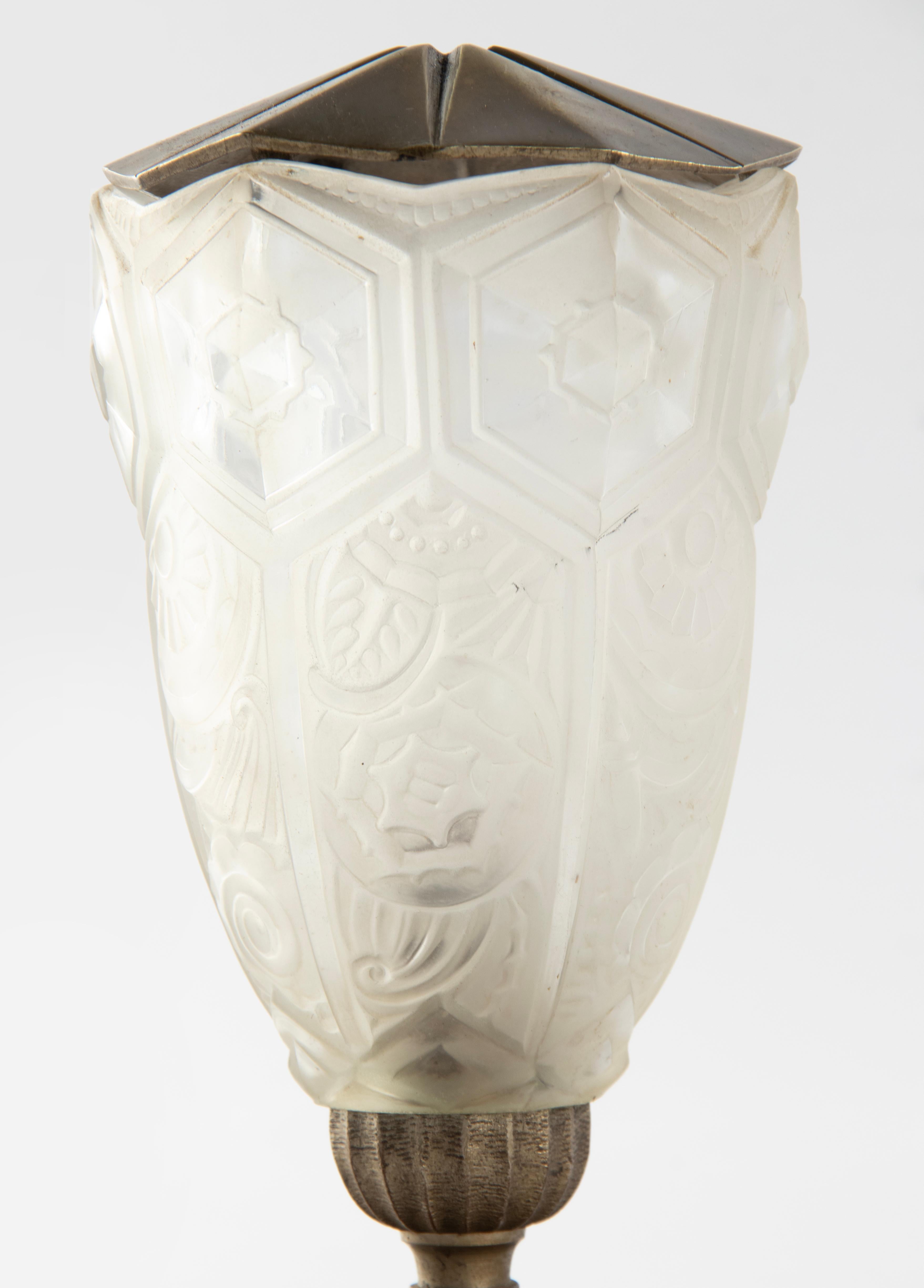 Début du 20ème siècle Lampe de table Art Déco en laiton plaqué nickel en vente