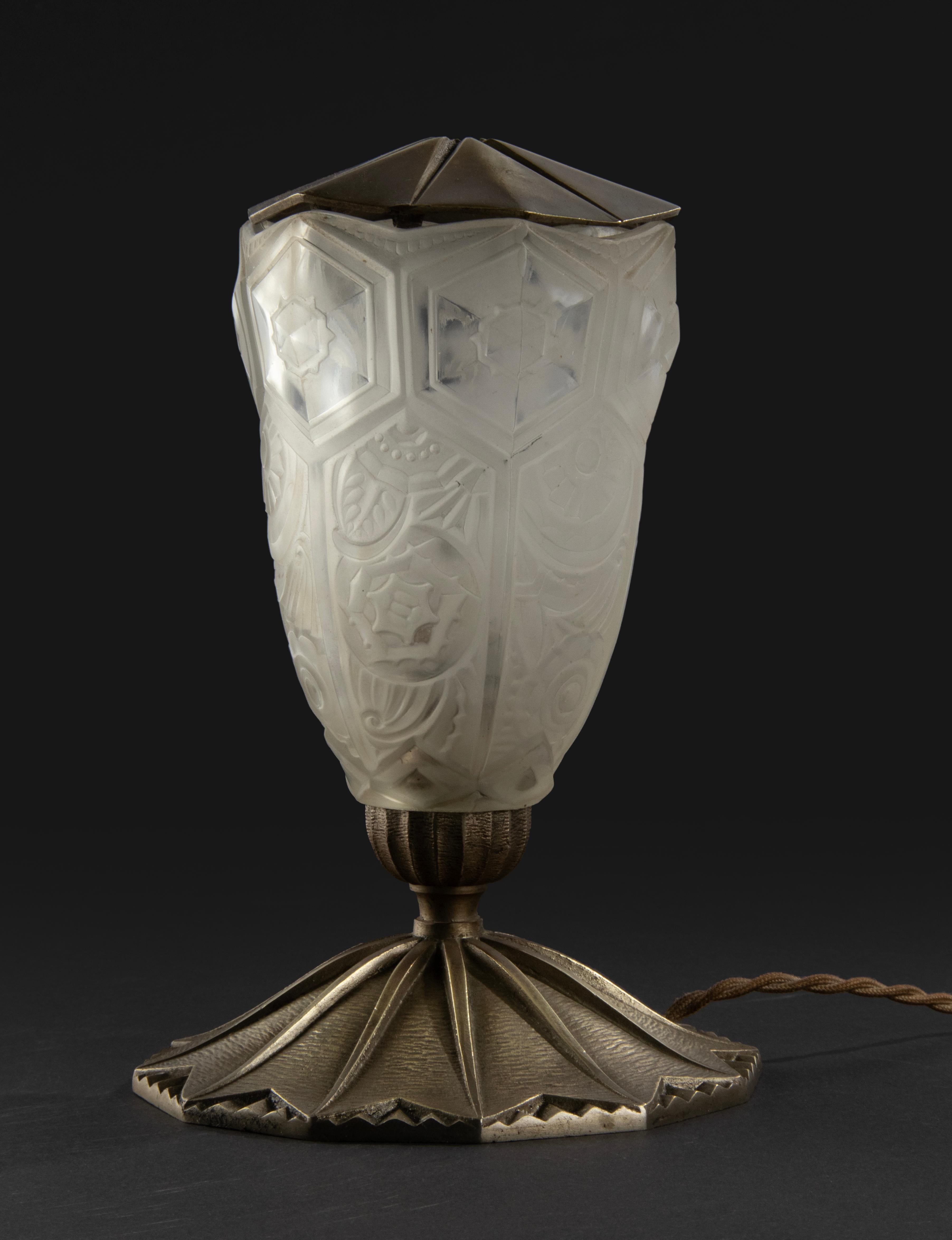Laiton Lampe de table Art Déco en laiton plaqué nickel en vente