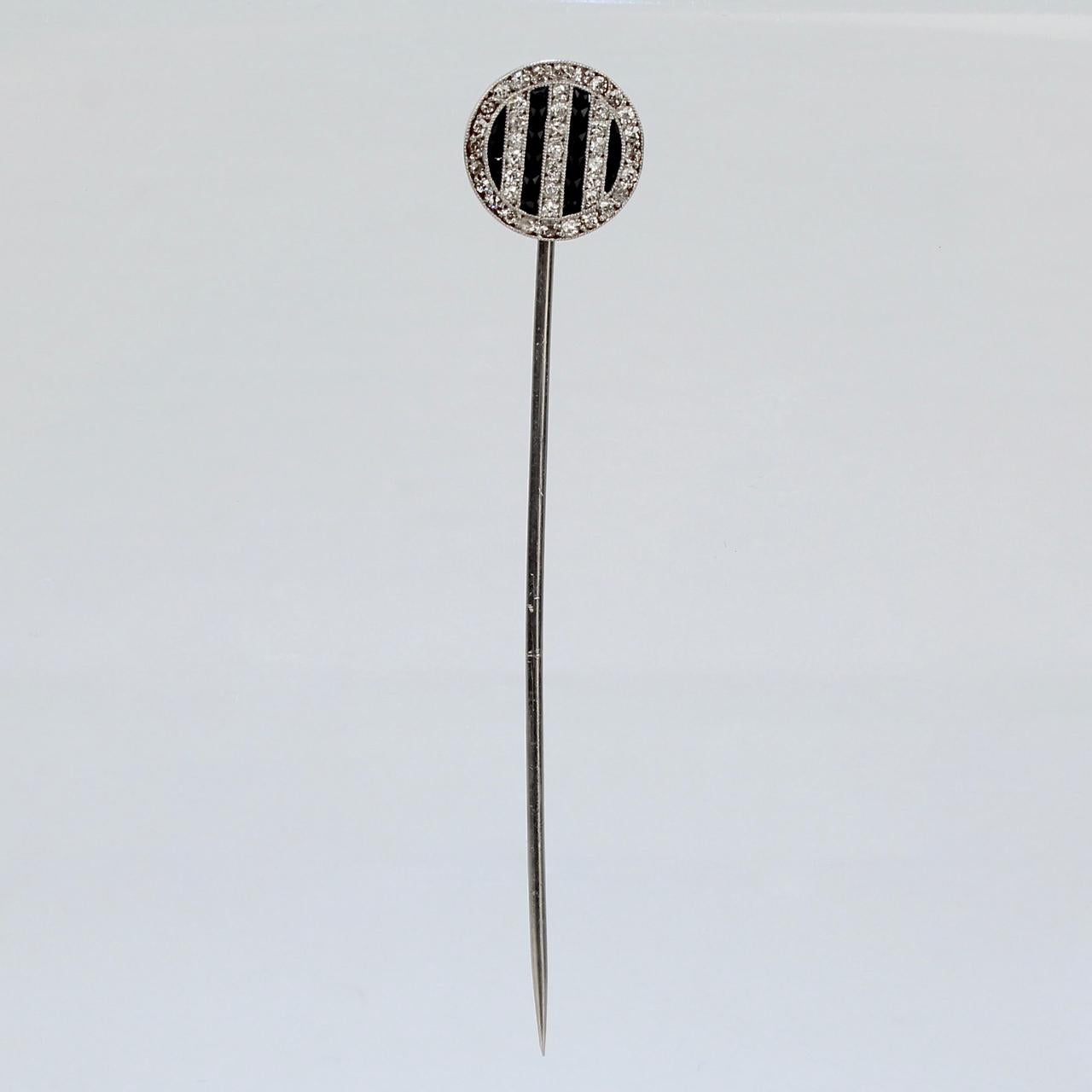 A very fine period Art Deco stick pin.

With rows of diamonds and onyx encircled by diamonds in a round platinum setting.

Unmarked for fineness.

Simply a wonderful Deco piece!

Length: ca. 77 mm
Diameter: ca. 14 mm

Items purchased from this