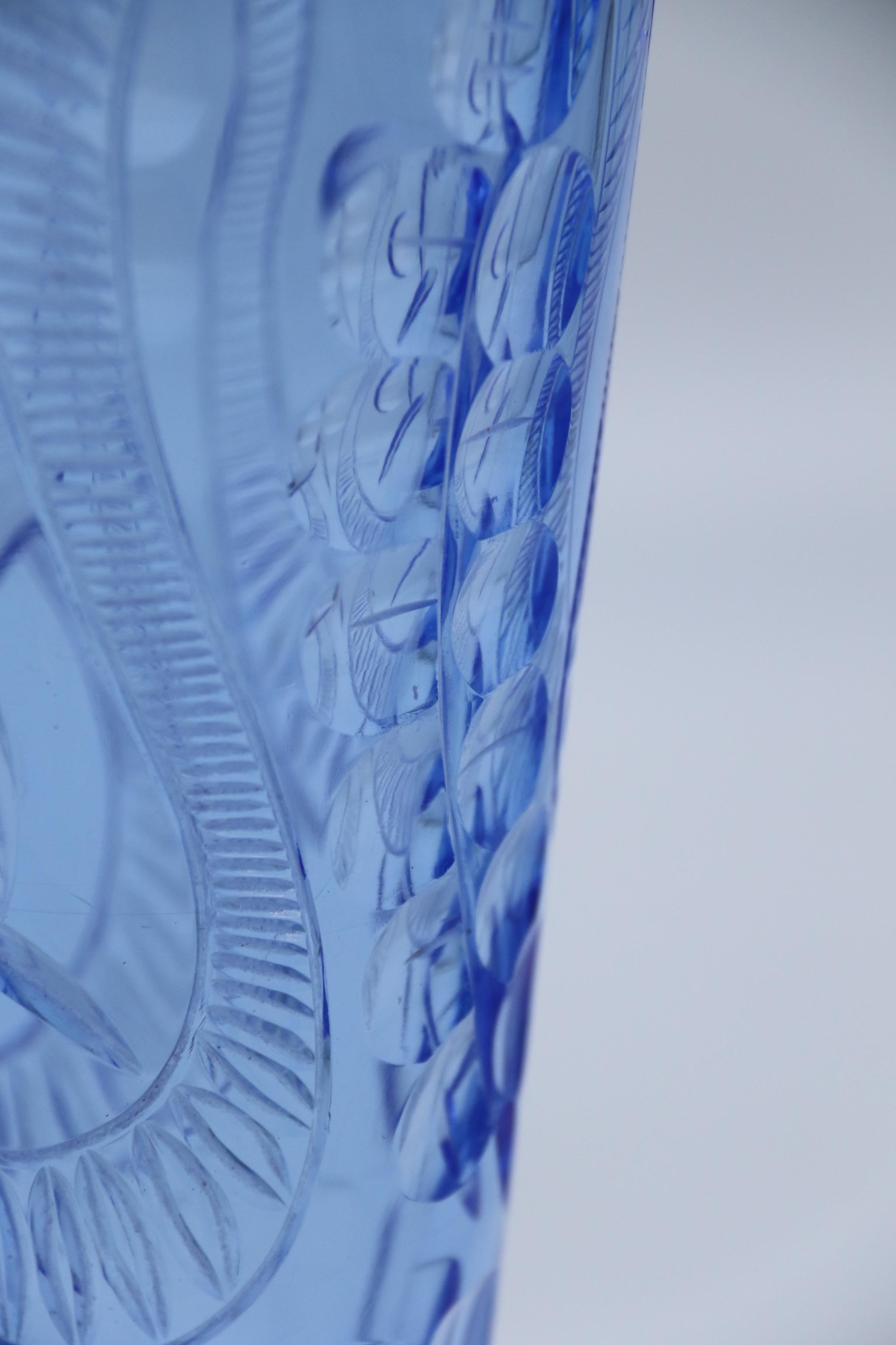 Vase en verre taillé bleu saphir d'époque Art déco, vers 1930 en vente 5
