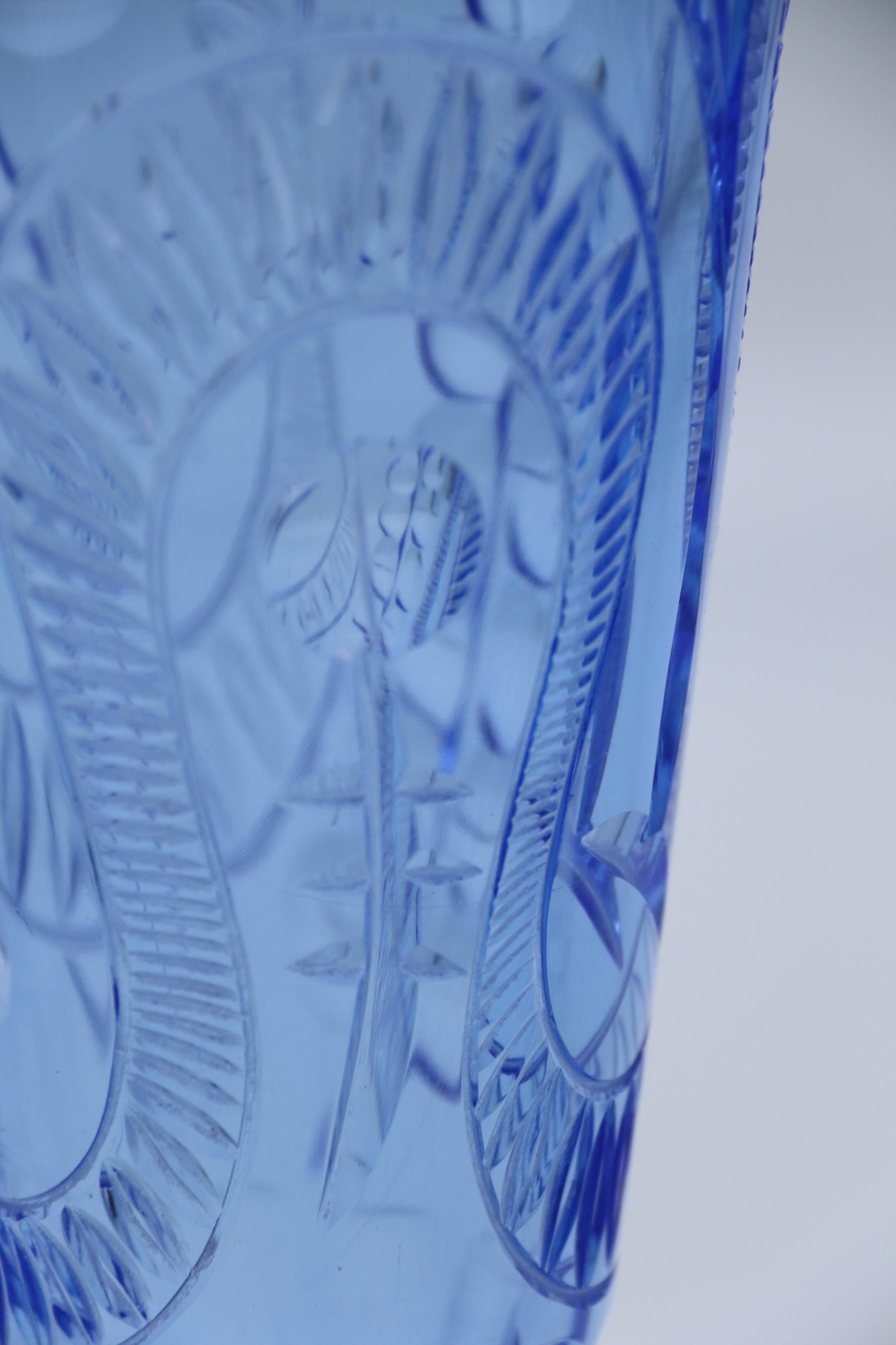 Vase en verre taillé bleu saphir d'époque Art déco, vers 1930 en vente 6