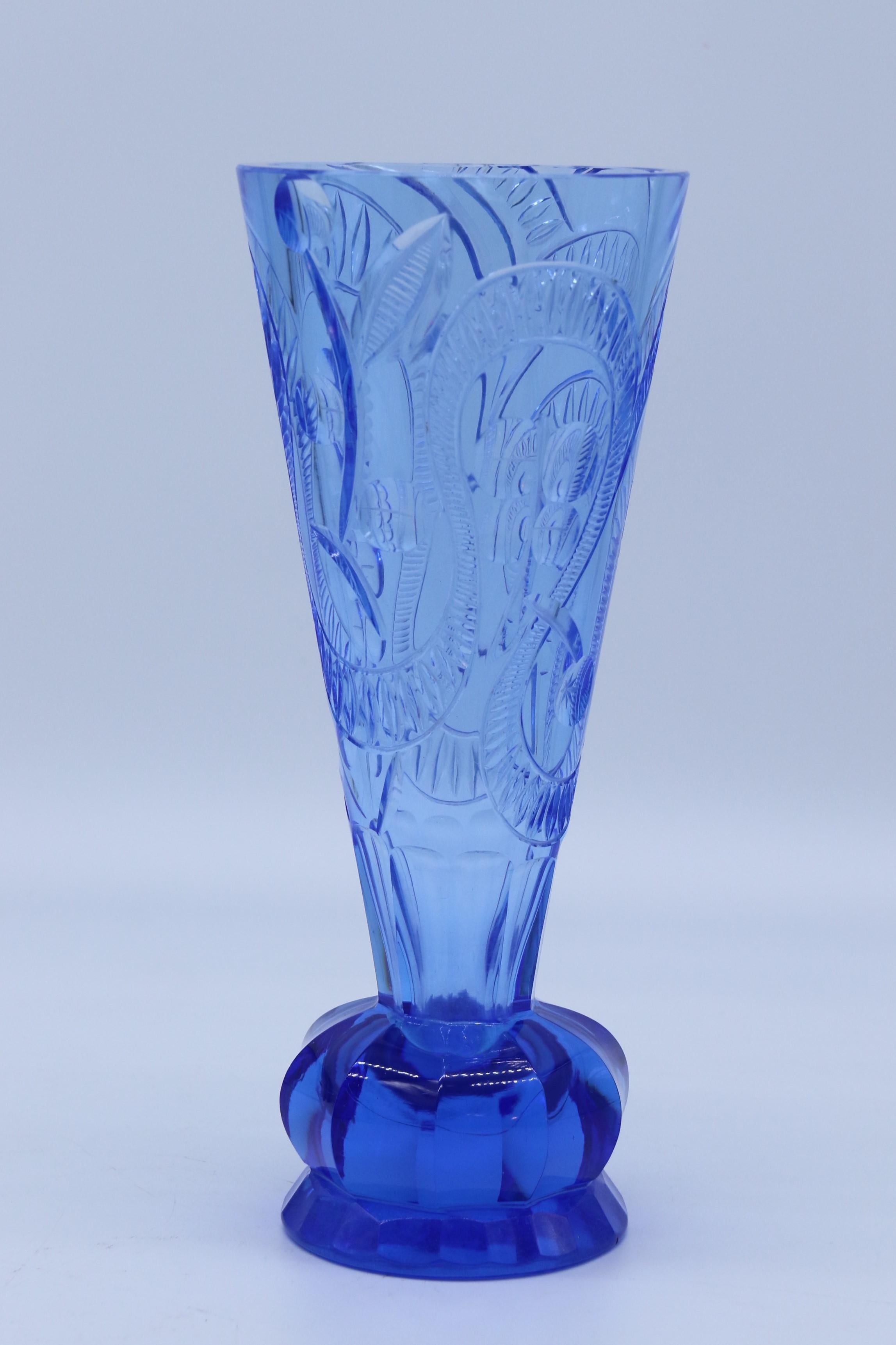 Art Deco period sapphire blue cut glass vase, circa 1930 In Good Condition For Sale In Central England, GB