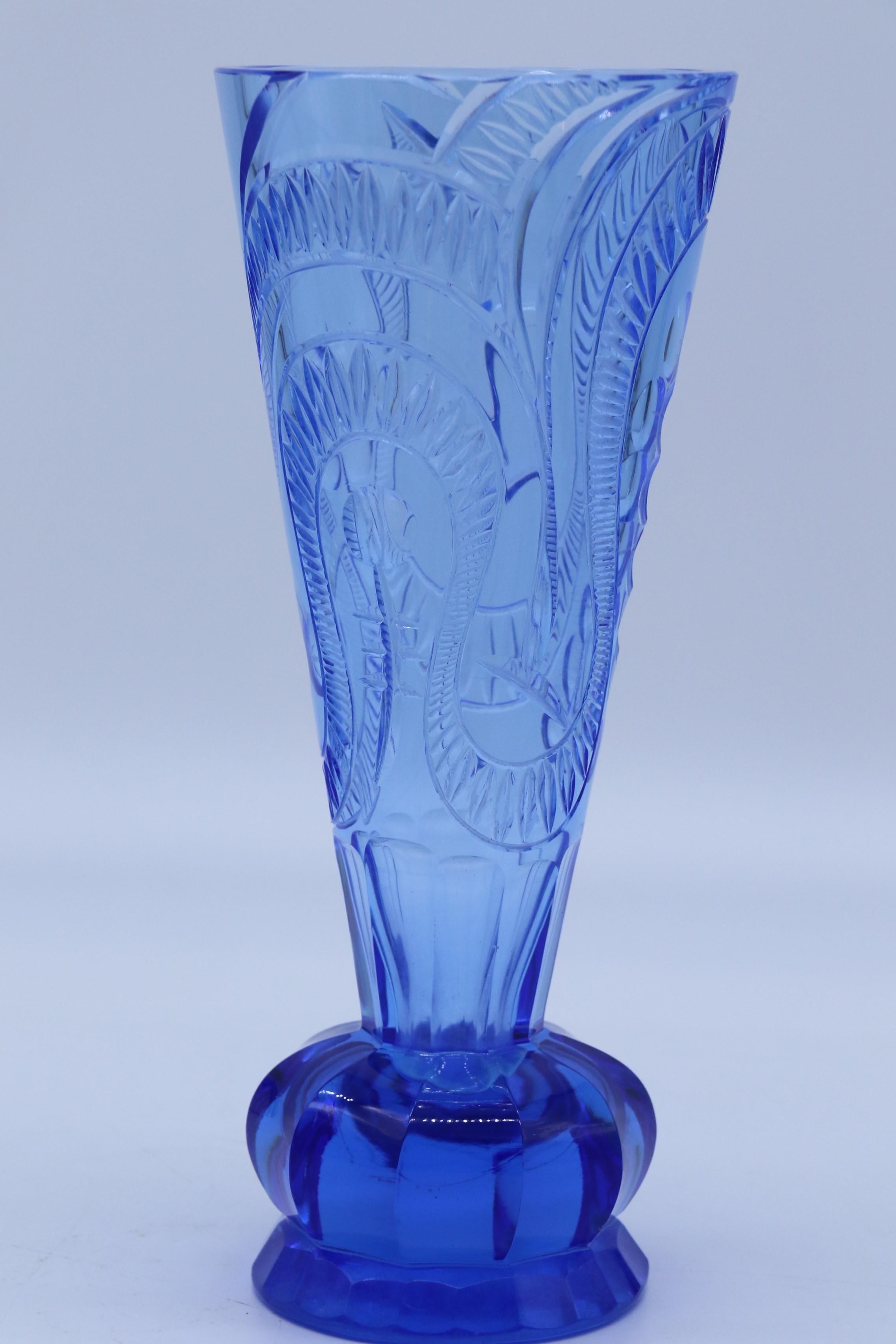 Art Deco period sapphire blue cut glass vase, circa 1930 For Sale 1