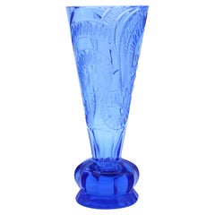 Vase aus geschliffenem saphirblauem Glas, Art Deco, um 1930