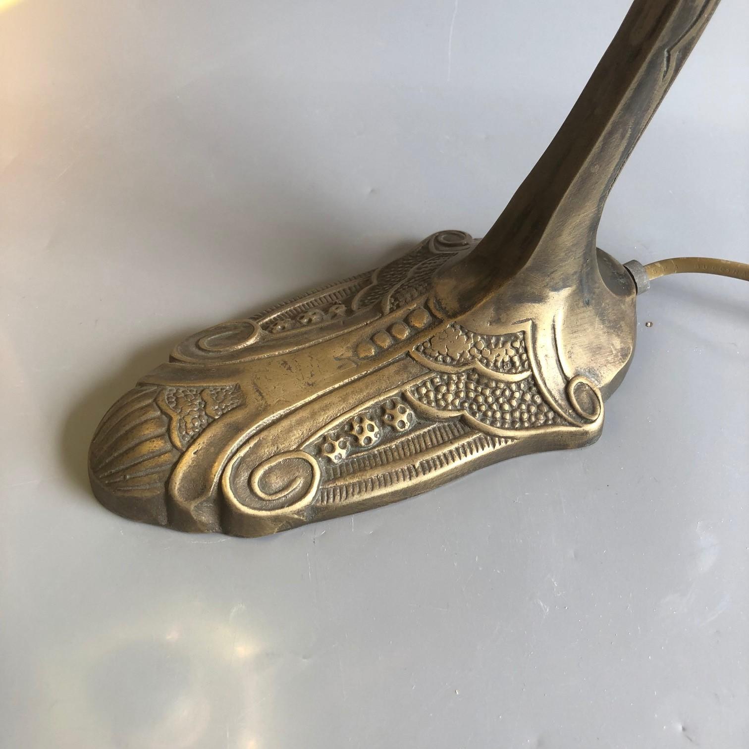 Art Deco Period Sculptural Falcon Brass and Petroleum Shade Table Lamp, 1930s For Sale 11