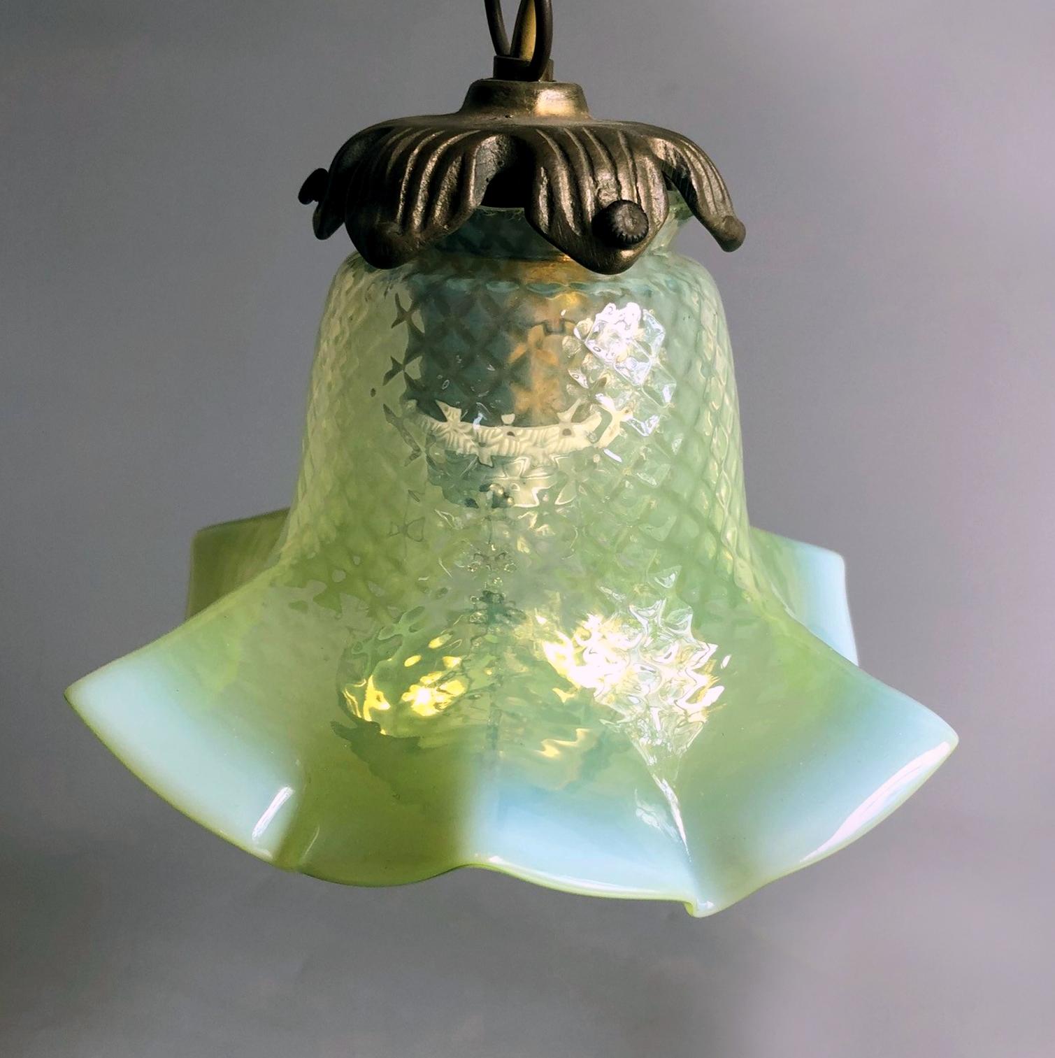 Art Deco Period Sculptural Falcon Brass and Petroleum Shade Table Lamp, 1930s For Sale 1