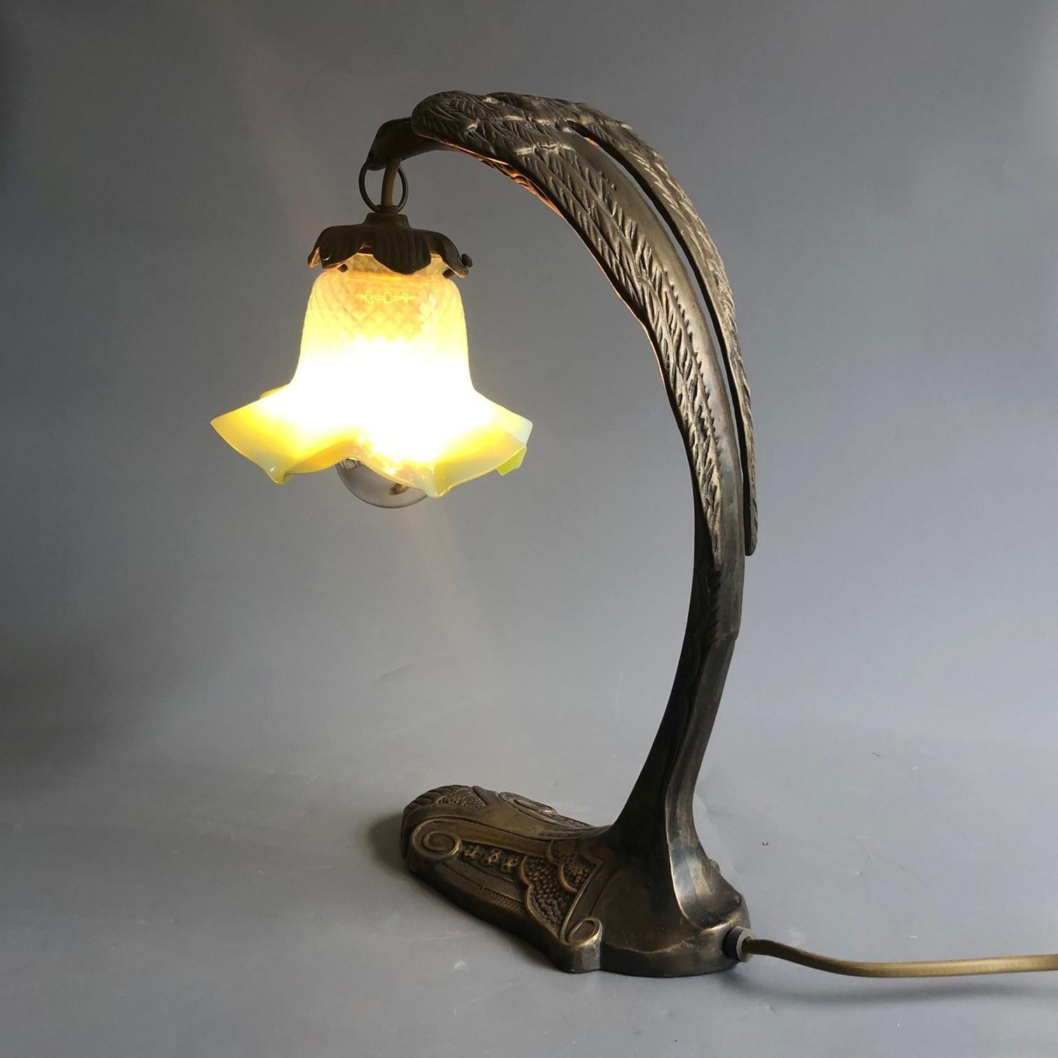 Art Deco Period Sculptural Falcon Brass and Petroleum Shade Table Lamp, 1930s For Sale 3