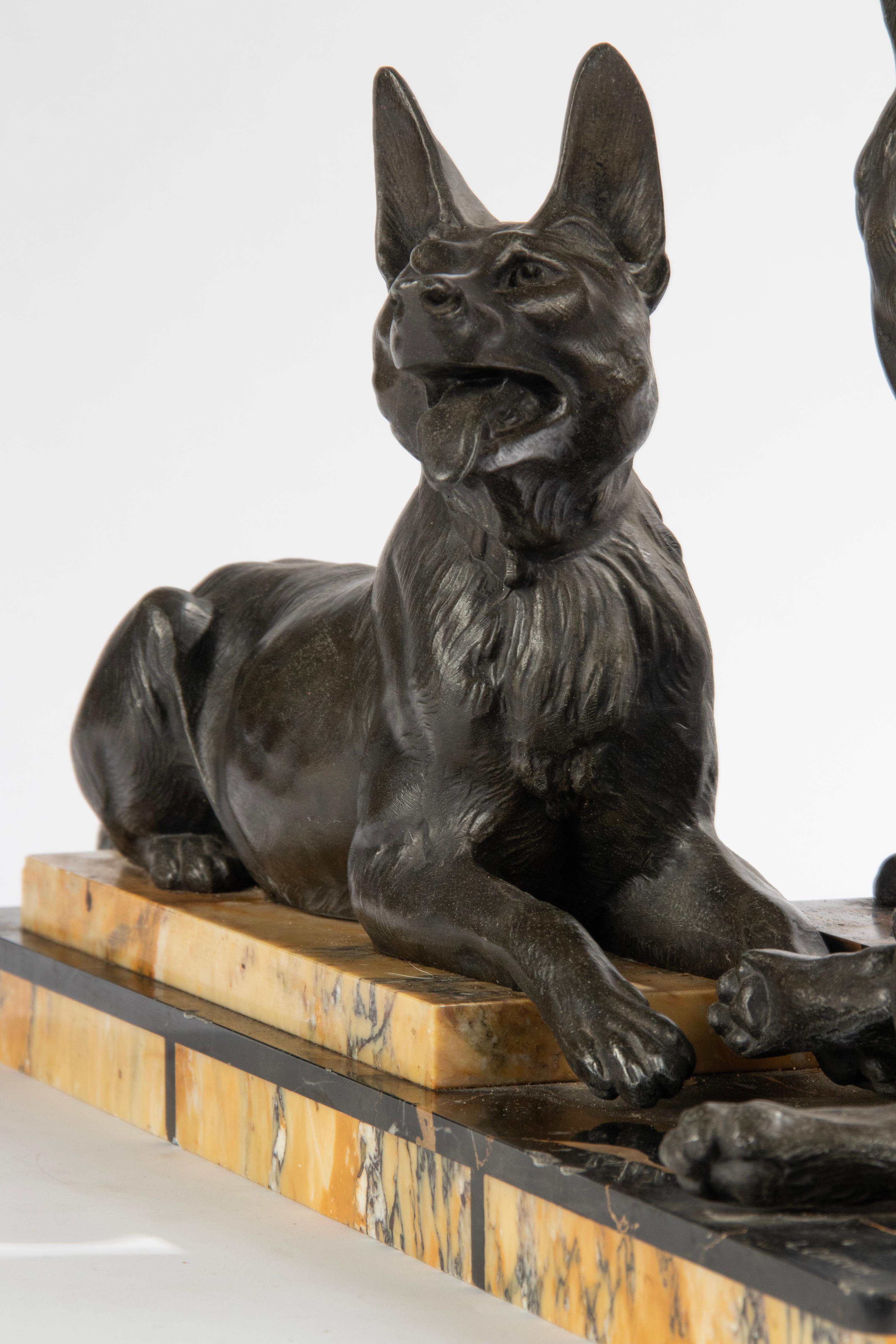 Sculpture d'époque Art Déco de Sheppards allemands ou belges par Louis Carvin en vente 6