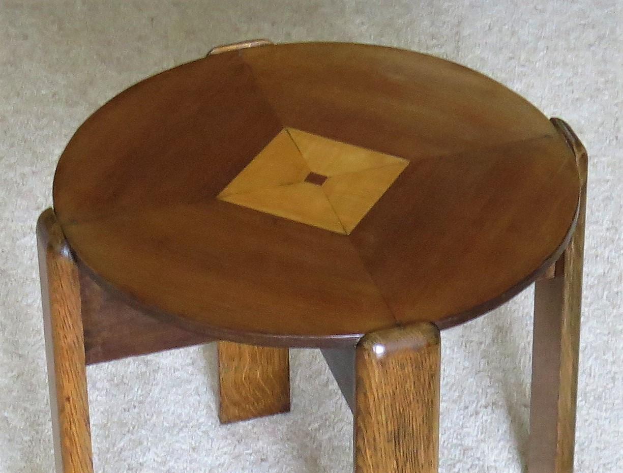 Table d'appoint d'époque Art Déco avec plateau en placage de quart et pieds en chêne, vers 1930 en vente 5