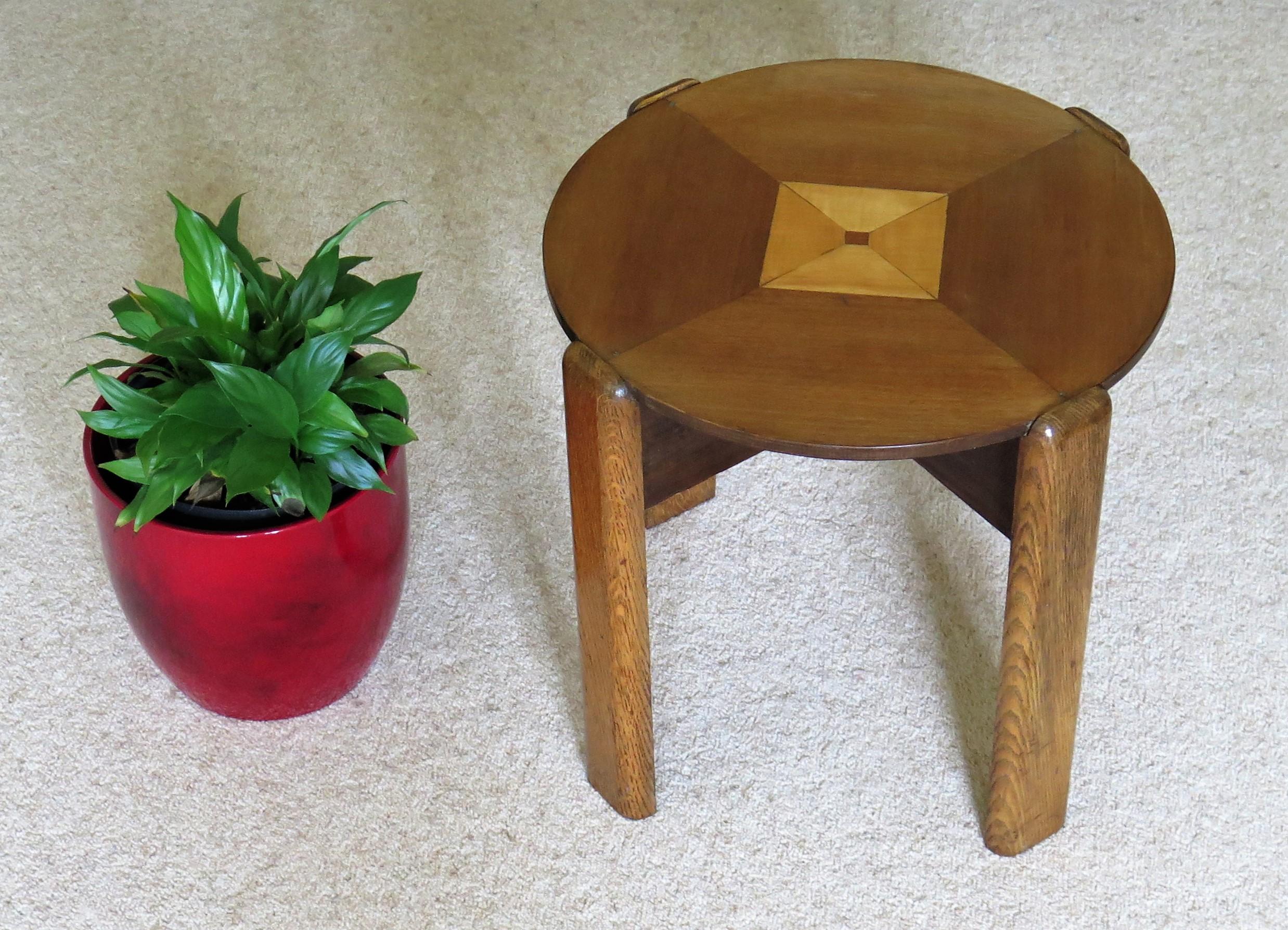 Table d'appoint d'époque Art Déco avec plateau en placage de quart et pieds en chêne, vers 1930 en vente 11