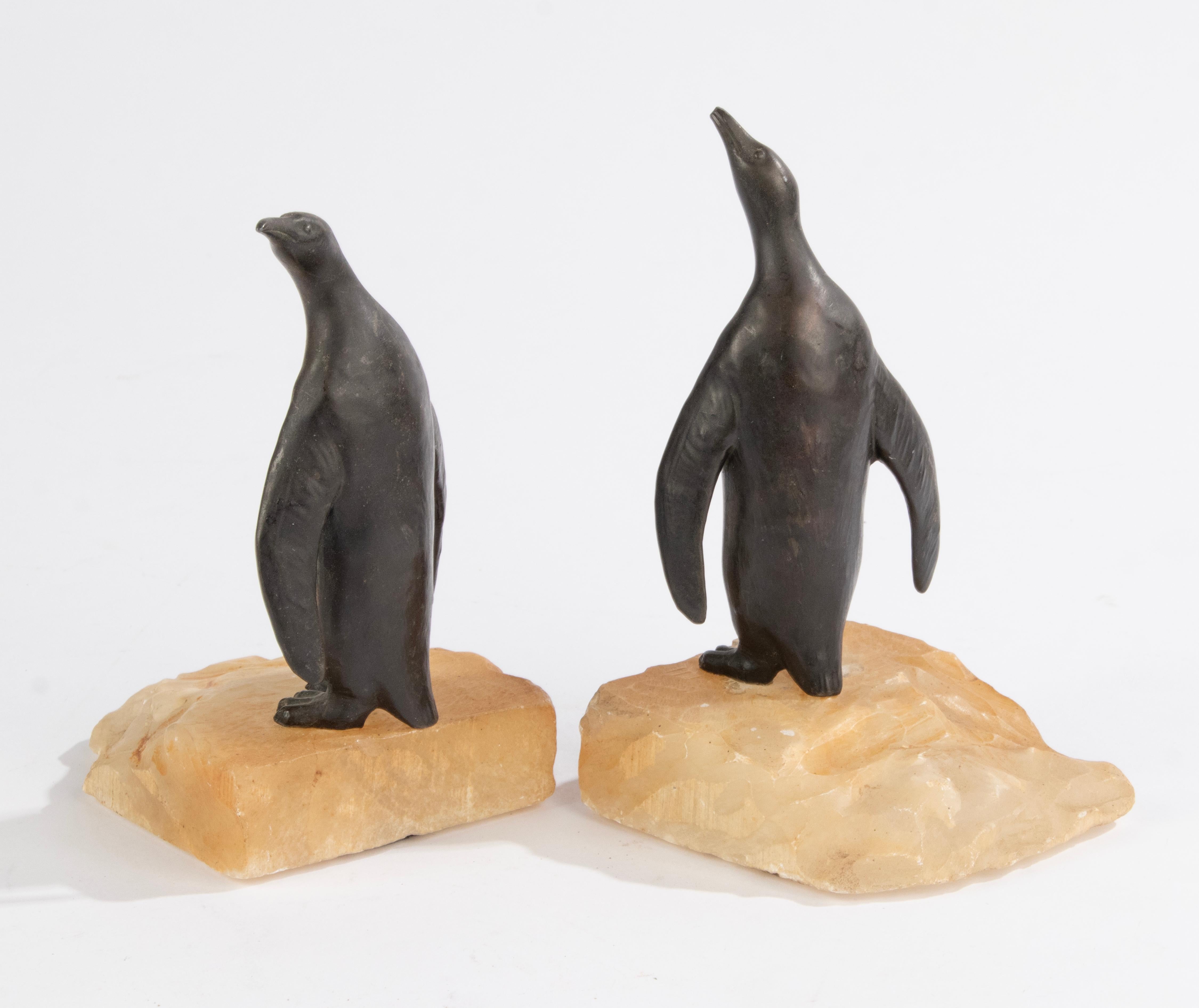 Art Deco Periode Zinn Buchstütze mit Pinguinen  im Angebot 4