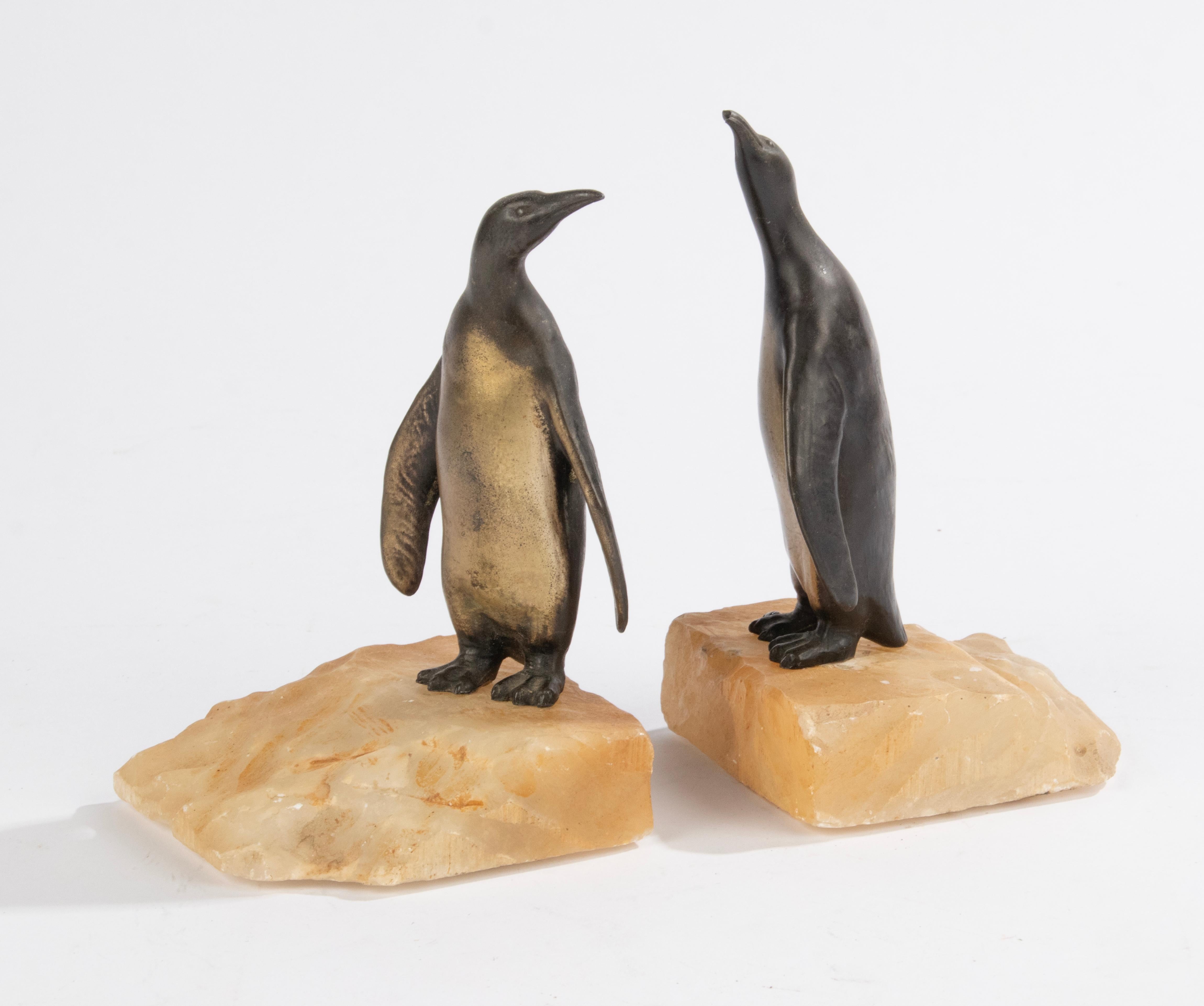 Art Deco Periode Zinn Buchstütze mit Pinguinen  (Französisch) im Angebot