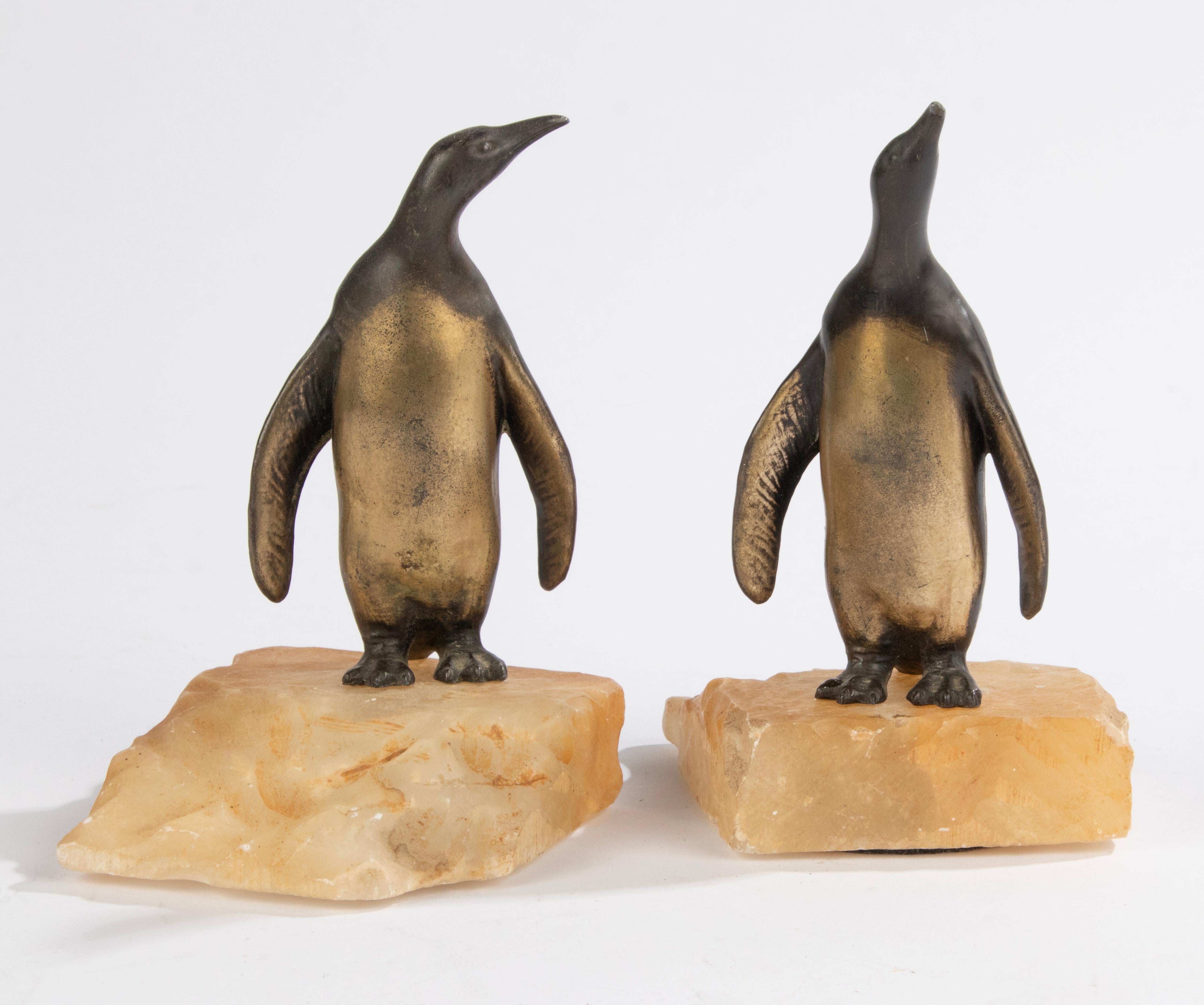 Art Deco Periode Zinn Buchstütze mit Pinguinen  im Angebot 2