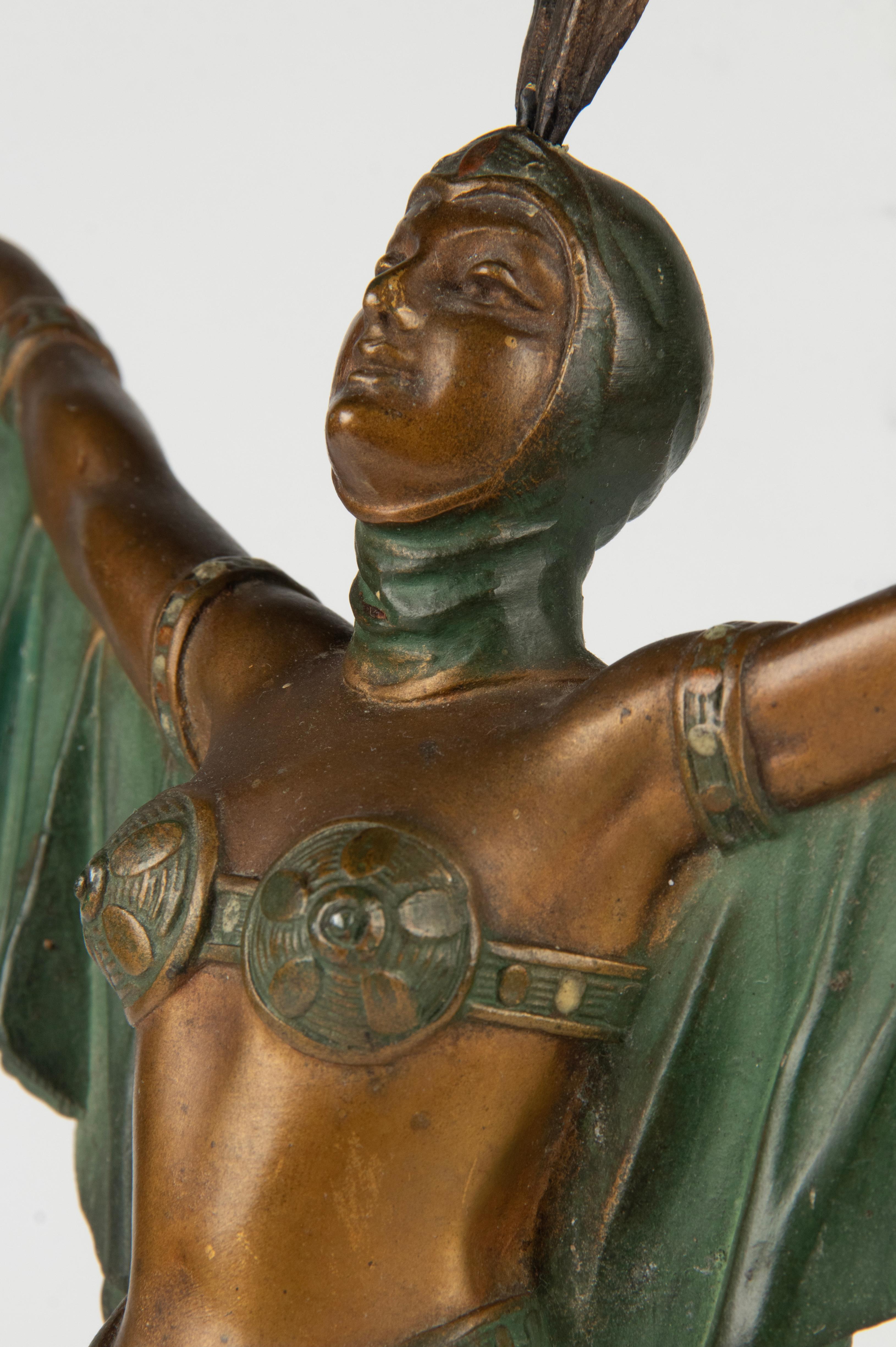 Début du 20ème siècle Sculpture en acier inoxydable d'époque Art déco représentant une danseuse de Flapper en vente