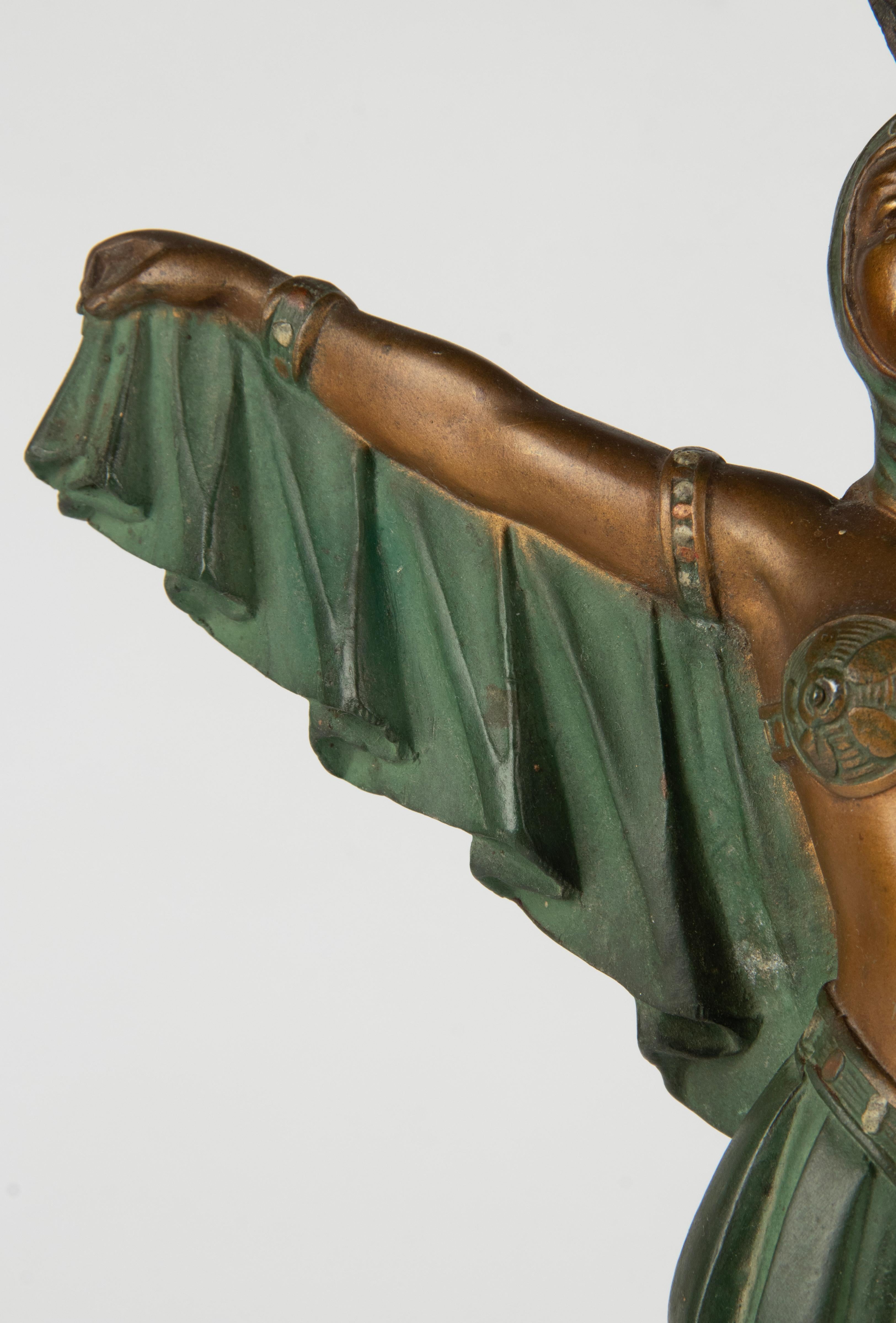 Zinc brut Sculpture en acier inoxydable d'époque Art déco représentant une danseuse de Flapper en vente