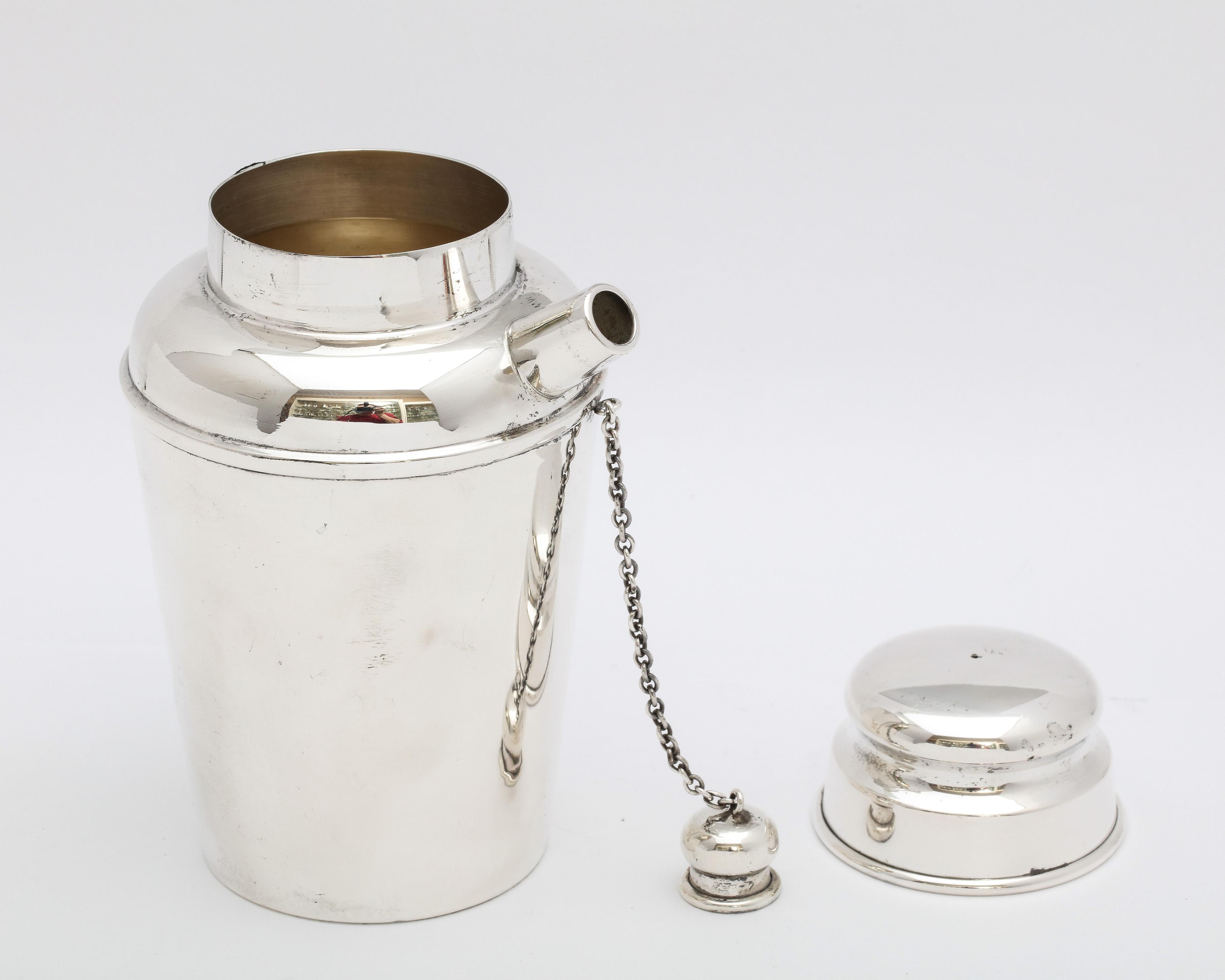 Shaker à cocktail en argent sterling d'époque Art Déco en vente 3