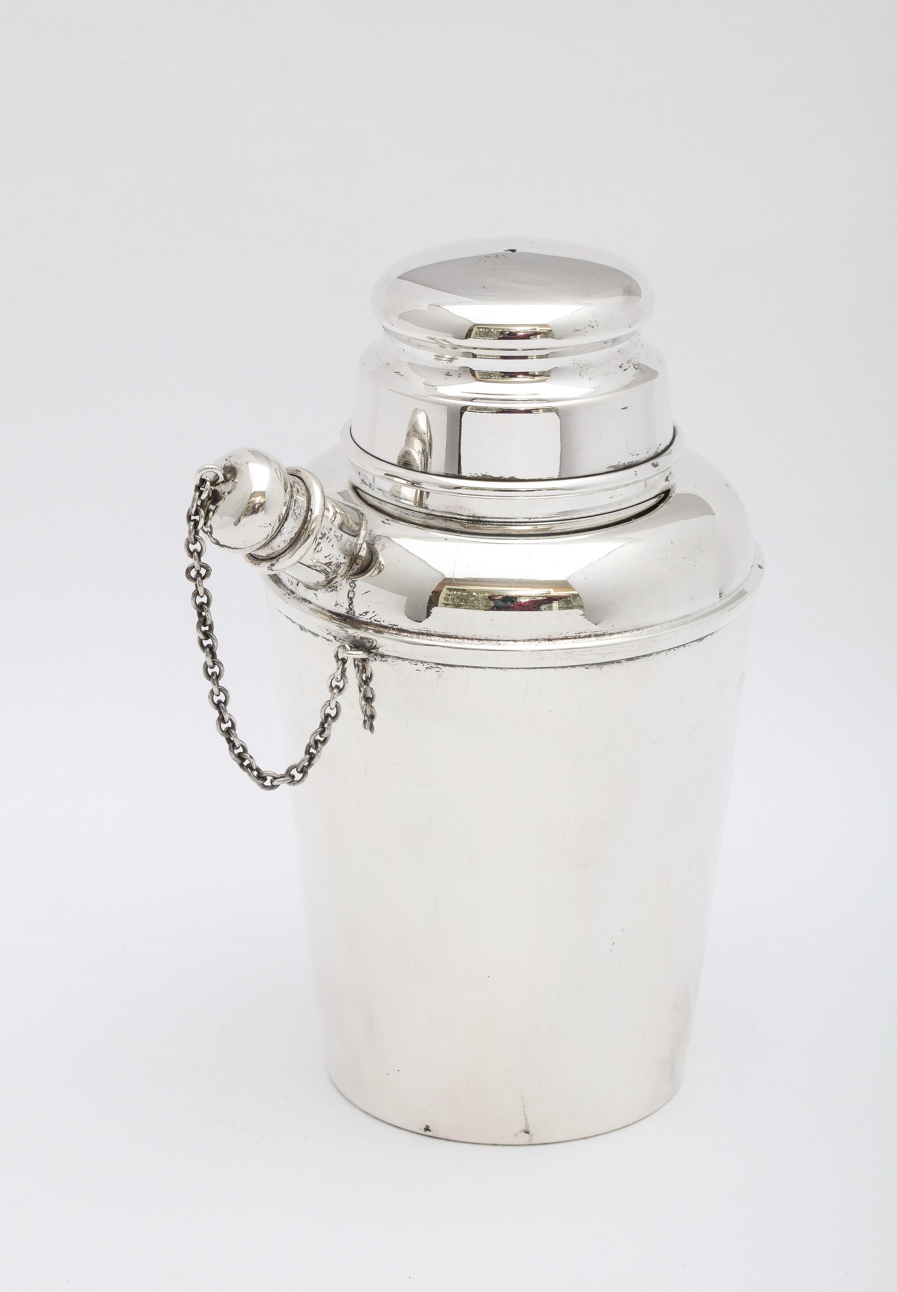 Art Deco period, sterling silver cocktail shaker - Cocktails for Two - Reed and Barton Silversmiths, Taunton, Mass., circa 1930's. Lightly gilt interior. Measures a little under 5 1/2 inches high x 3 inches diameter (across opening) x over 3 3/4