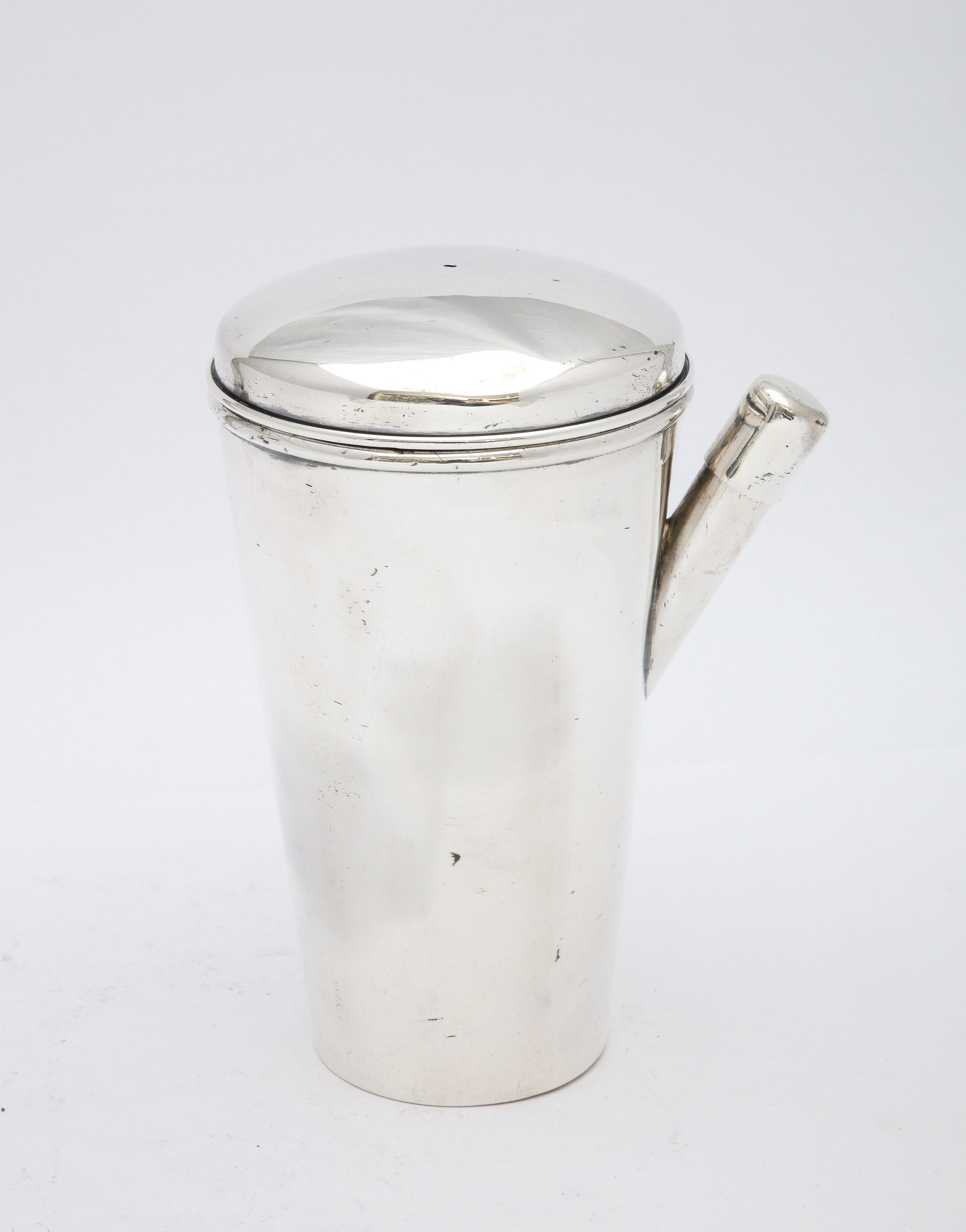Mid-20th Century Art Deco Period Sterling Silver Cocktail Shaker For Sale