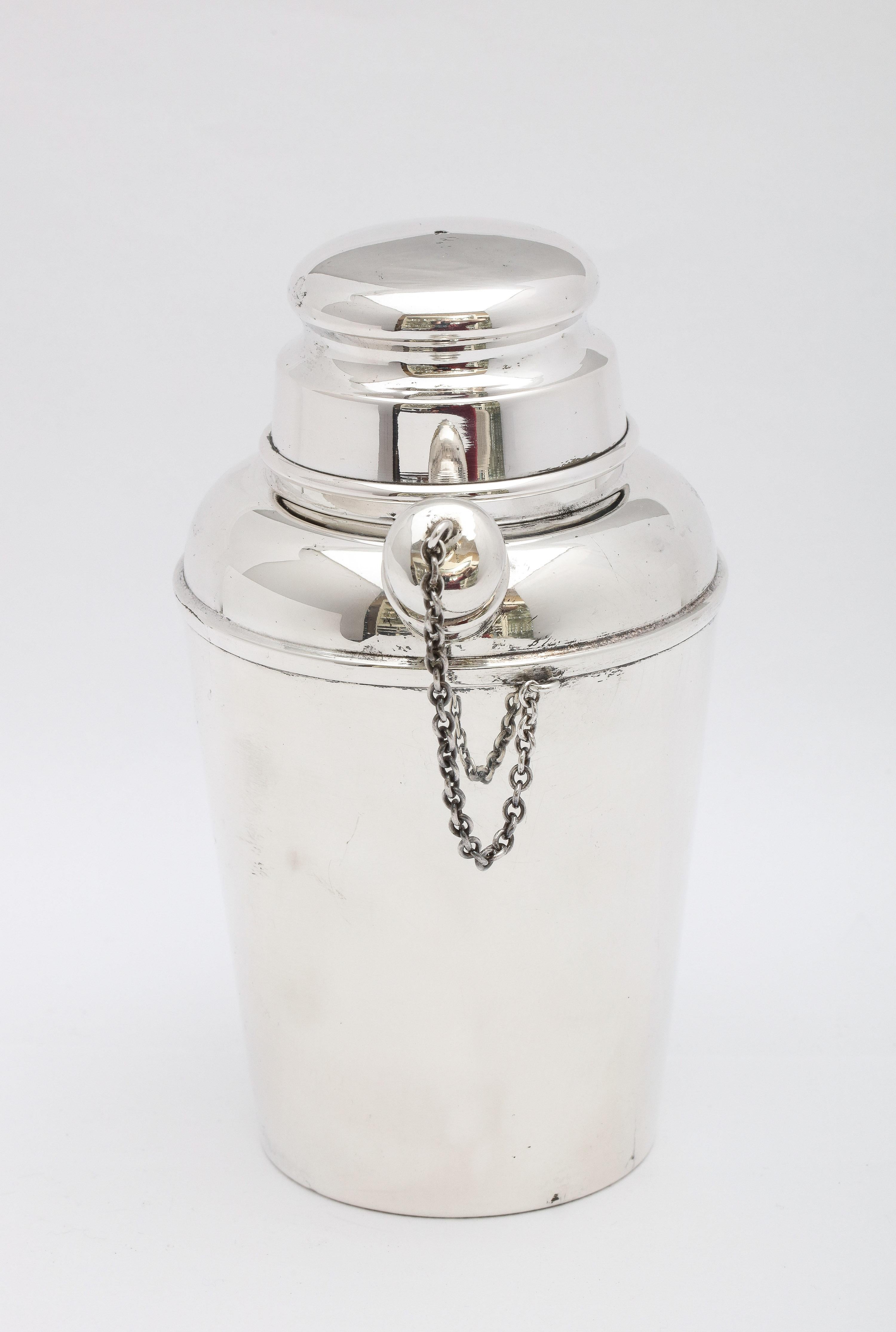Art Deco Period Sterling Silver Cocktail Shaker In Good Condition For Sale In New York, NY
