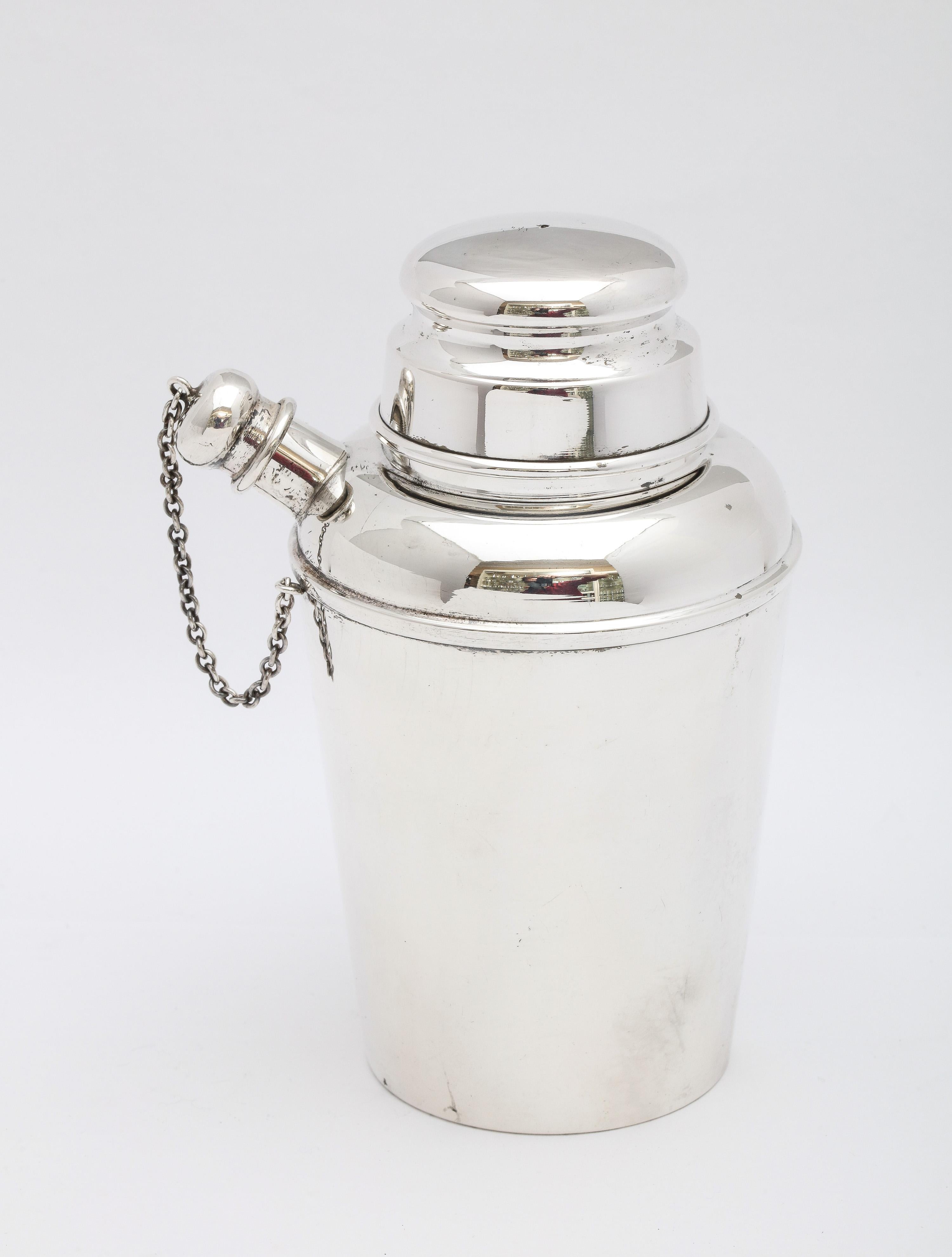 Mid-20th Century Art Deco Period Sterling Silver Cocktail Shaker For Sale