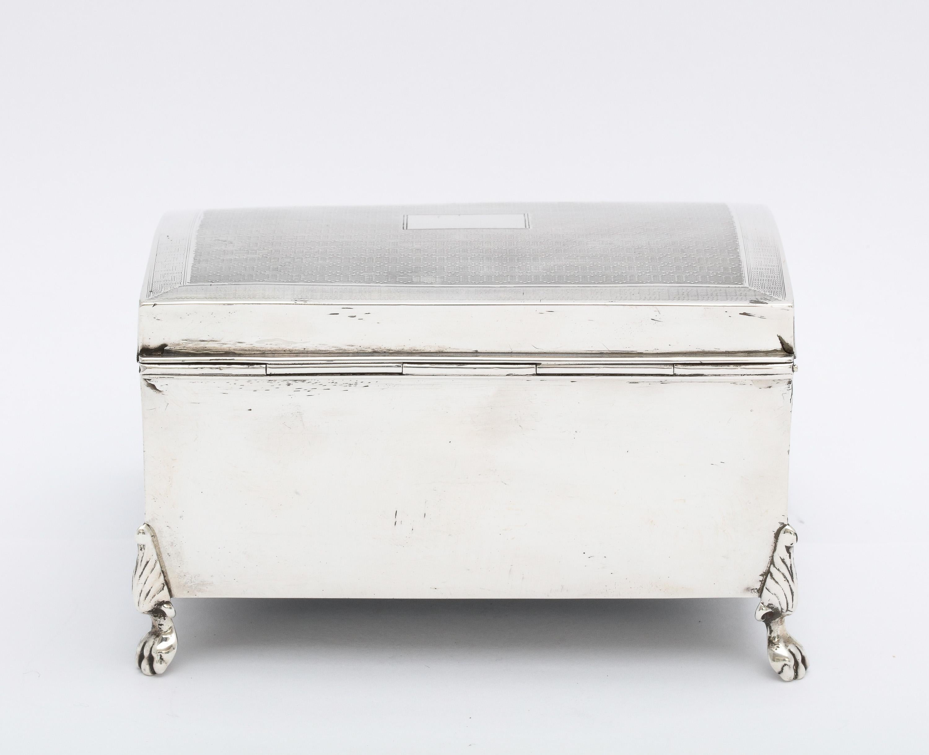 Art Deco Period Sterling Silver Footed Engine-Turned Table Box with Hinged Lid For Sale 5