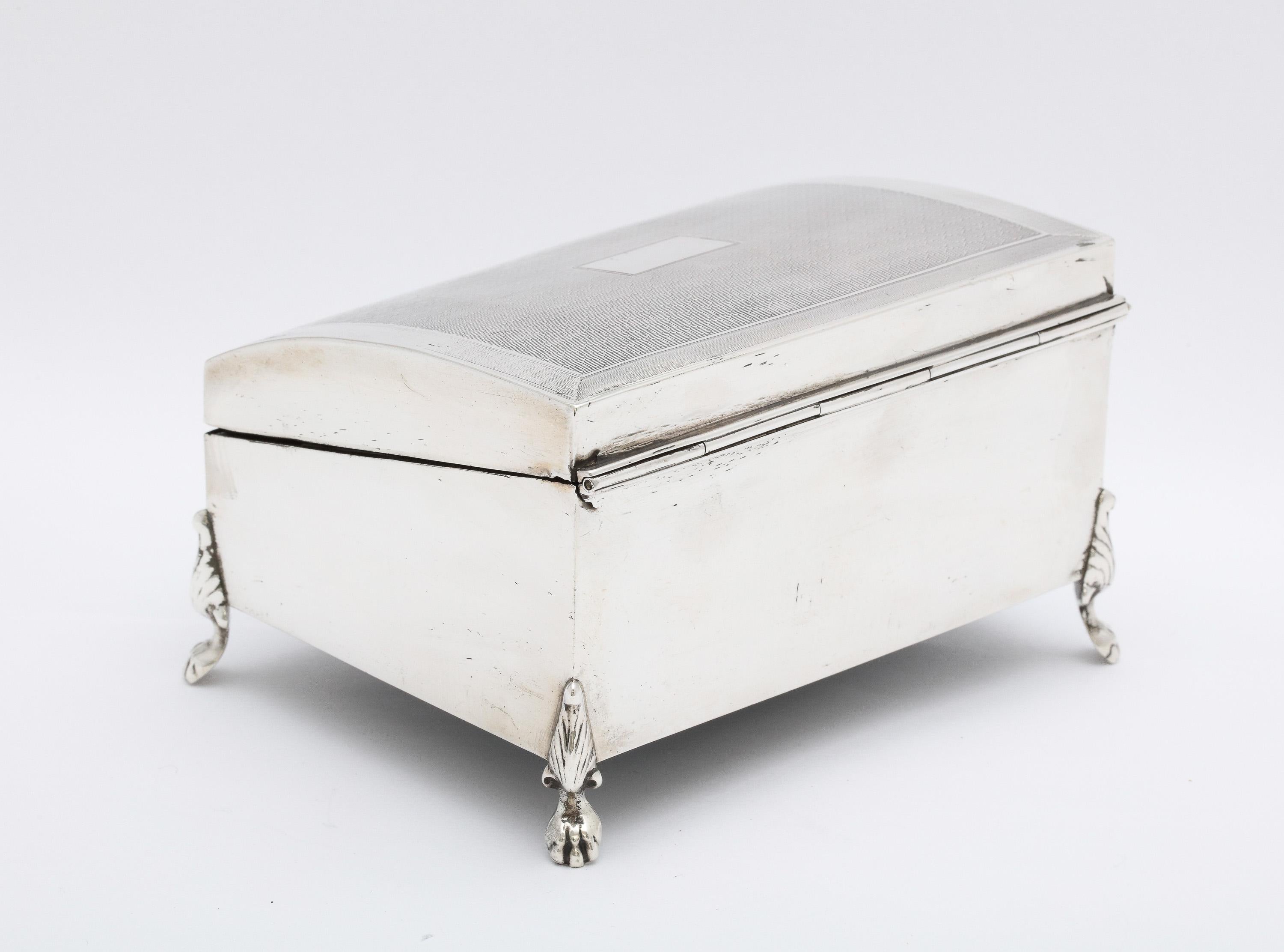 Art Deco Period Sterling Silver Footed Engine-Turned Table Box with Hinged Lid For Sale 6