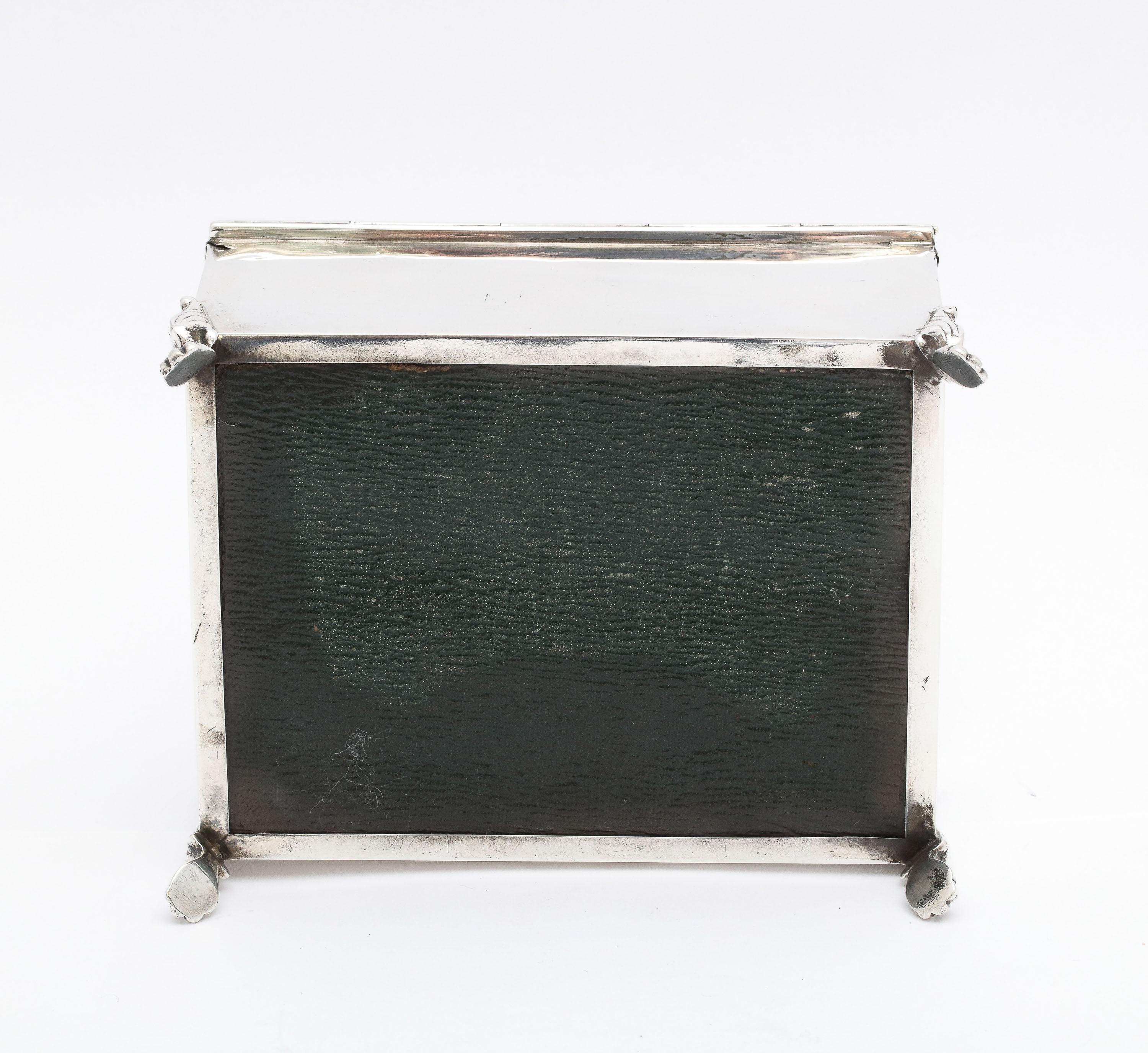 Art Deco Period Sterling Silver Footed Engine-Turned Table Box with Hinged Lid For Sale 11