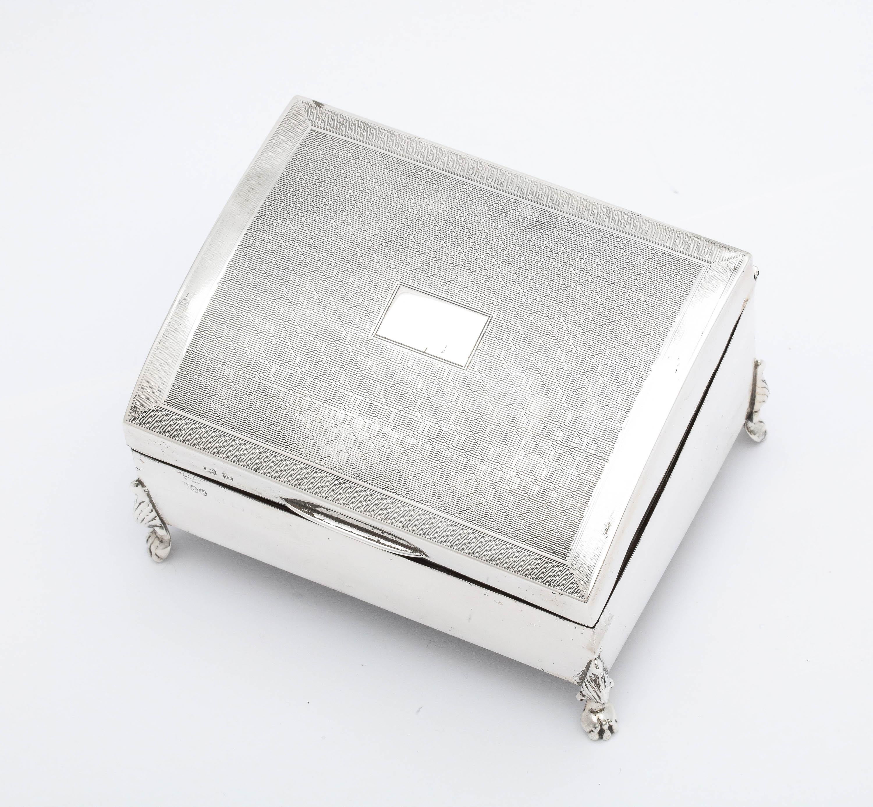 Art Deco Period Sterling Silver Footed Engine-Turned Table Box with Hinged Lid For Sale 12
