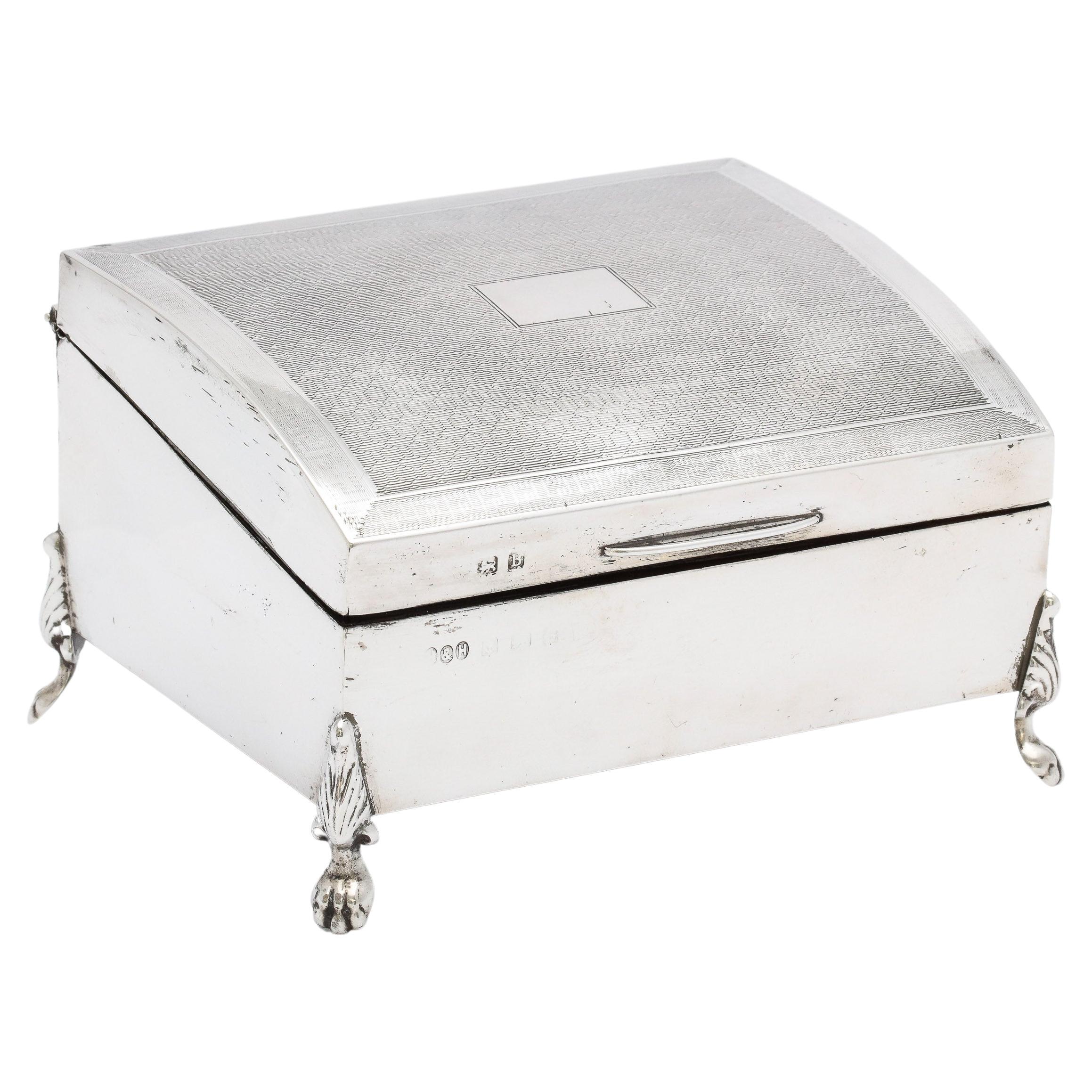 Art Deco Period Sterling Silver Footed Engine-Turned Table Box with Hinged Lid For Sale