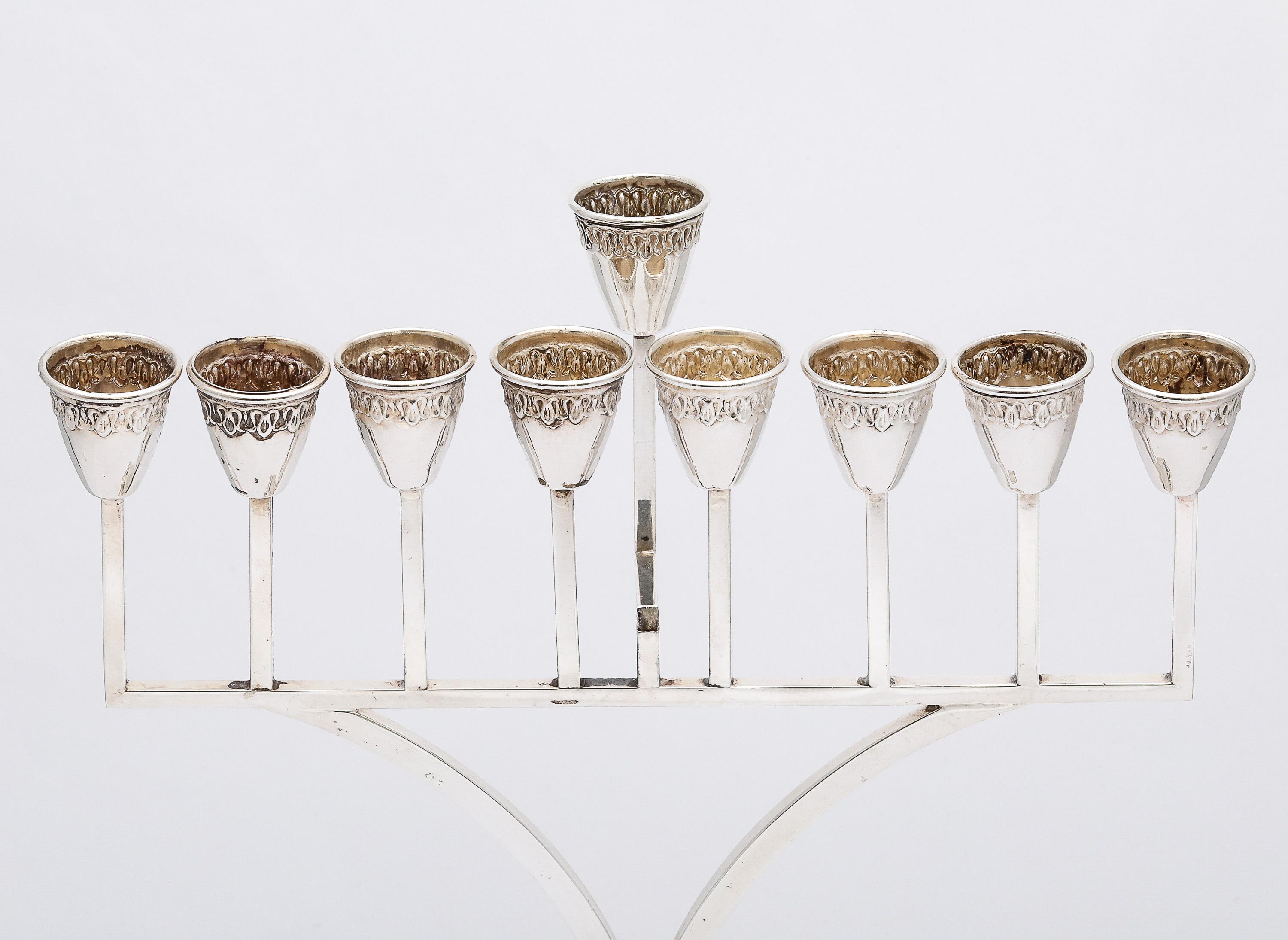 Art Deco Periode Sterling Silber Menorah im Zustand „Gut“ im Angebot in New York, NY