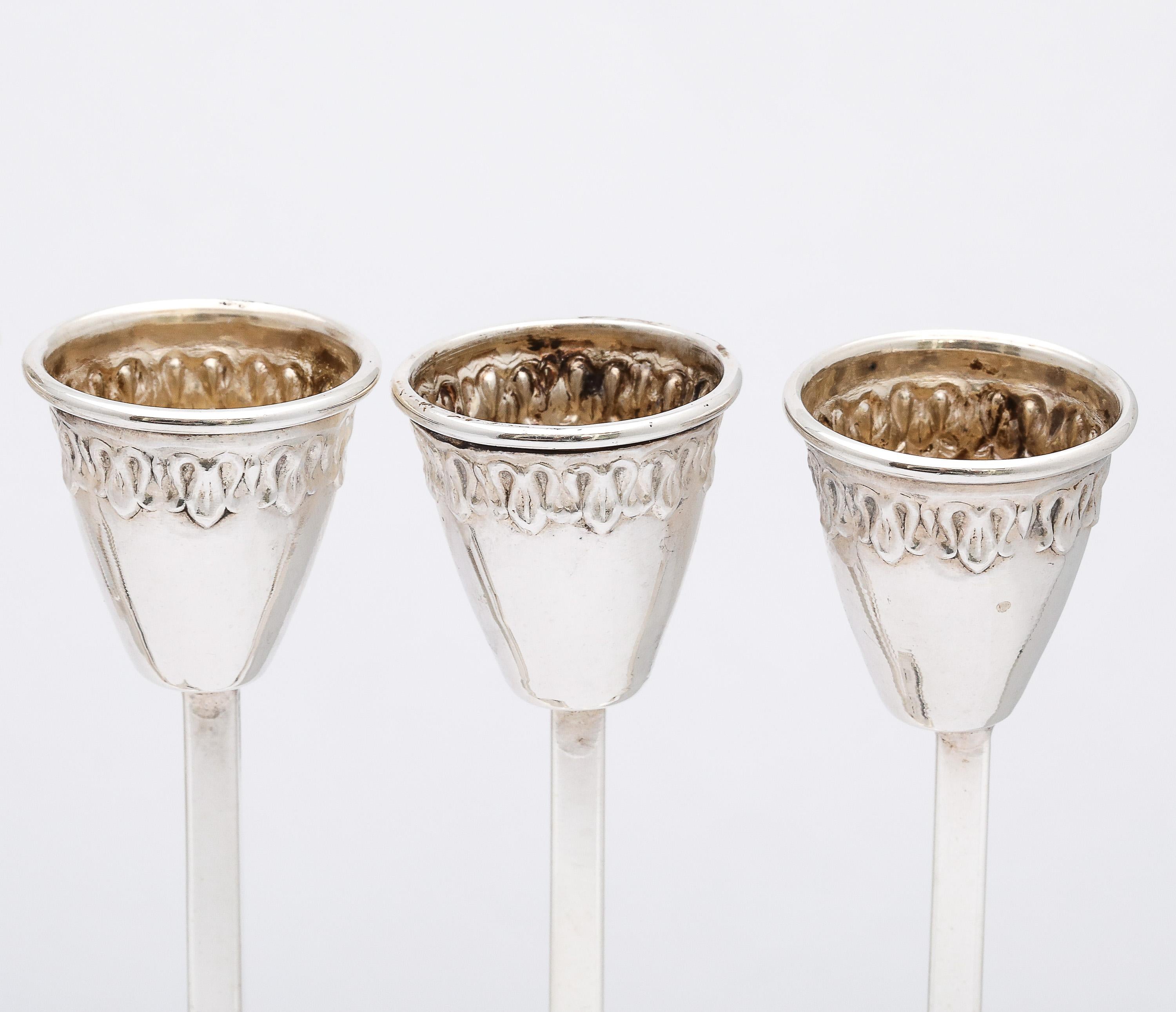 Art Deco Periode Sterling Silber Menorah (Mitte des 20. Jahrhunderts) im Angebot