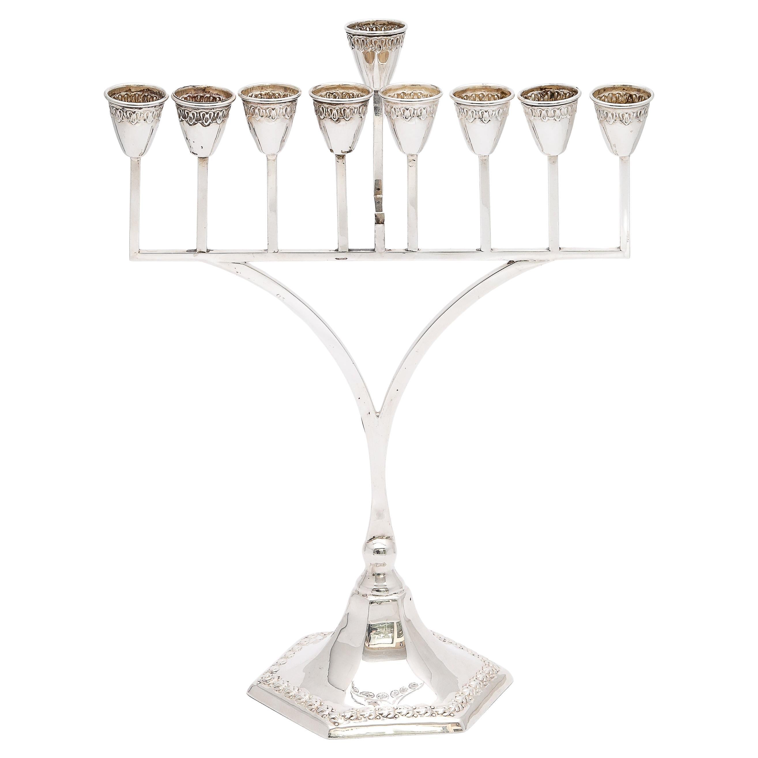 Menorah de plata de ley de la época Art Déco