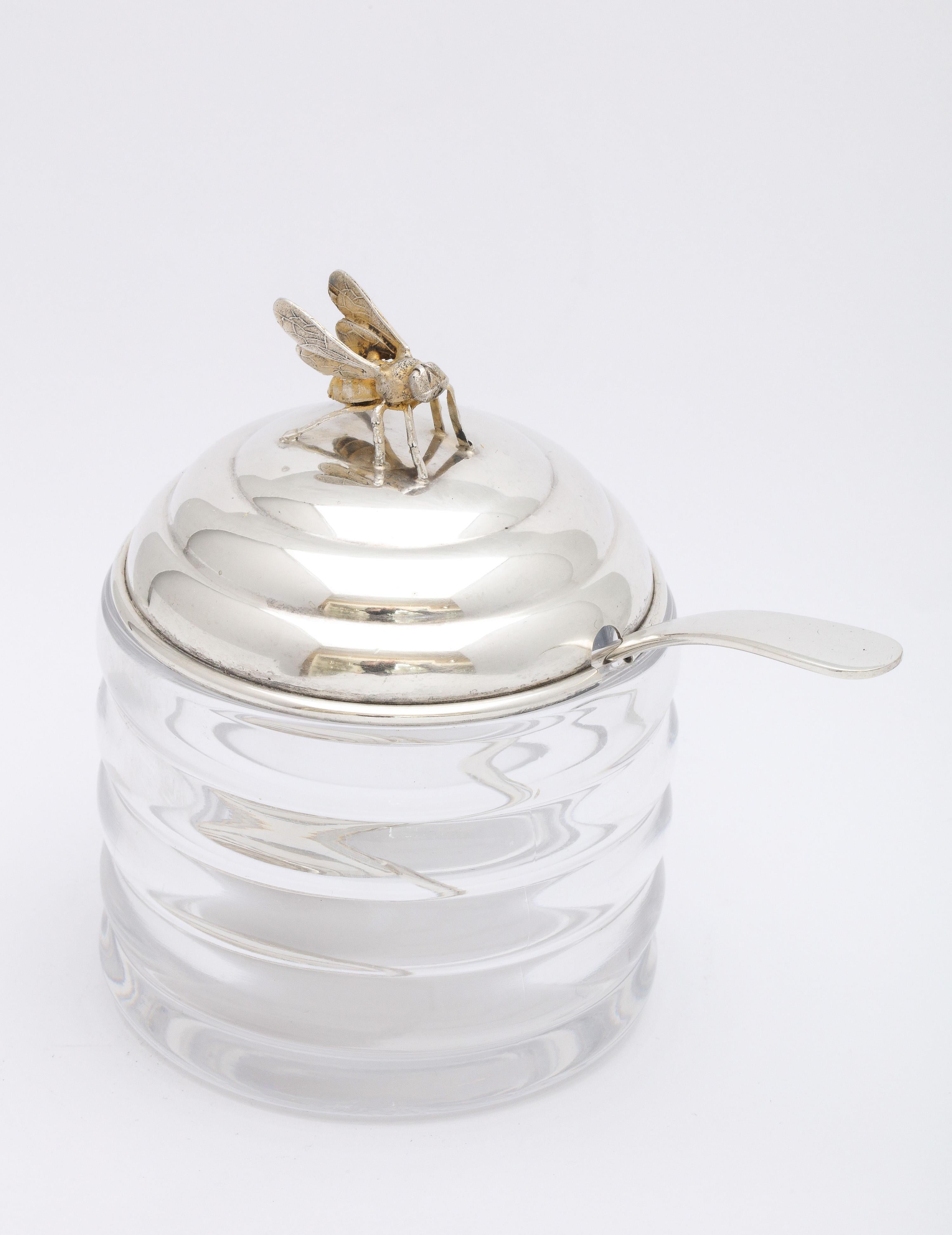 Art Deco Period Sterling Silver-Mounted Beehive-Form Honey Jar In Good Condition In New York, NY