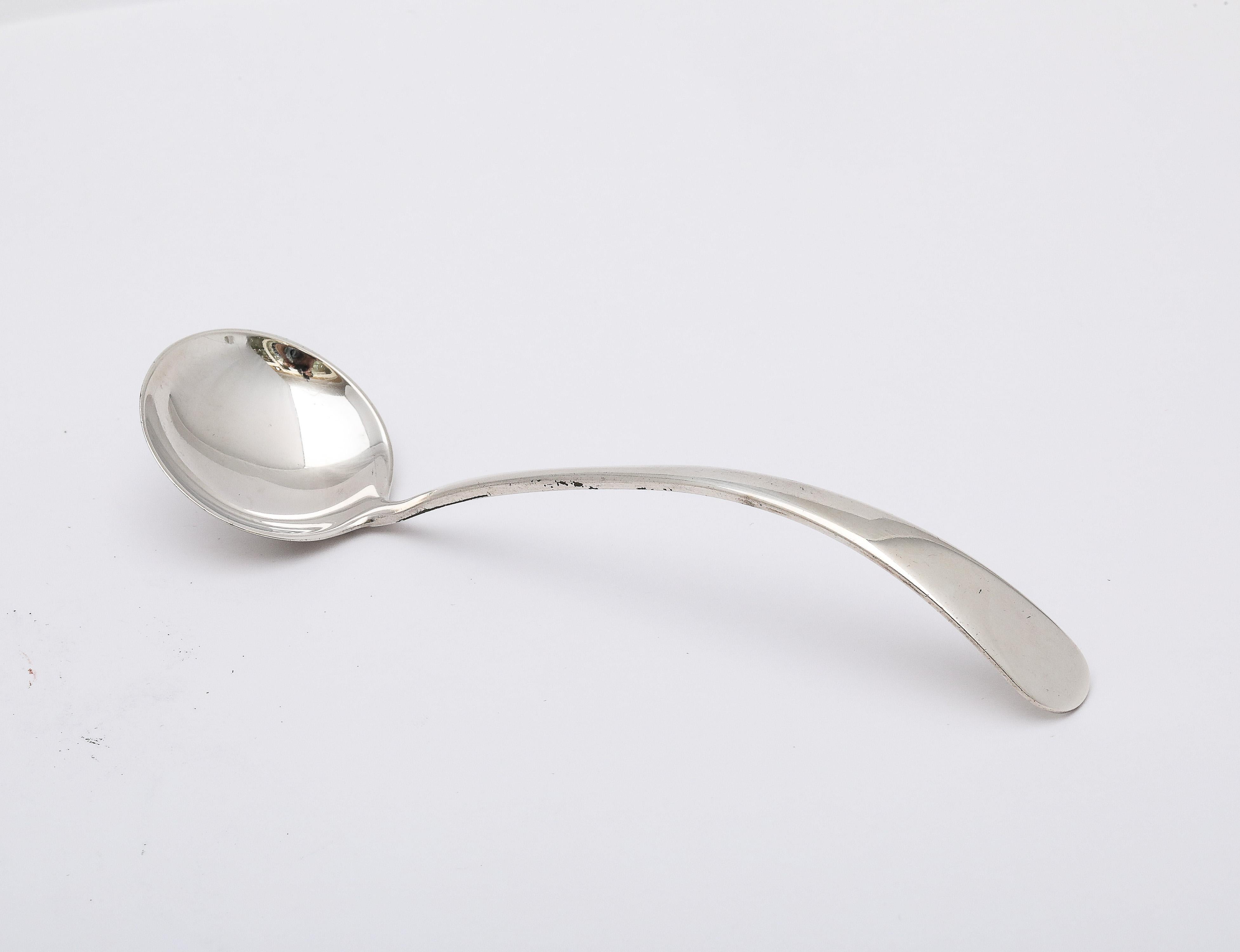 Tarro de Miel en Forma de Colmena Montado en Plata de Ley de la Época Art Decó Con Cuchara para Miel 10