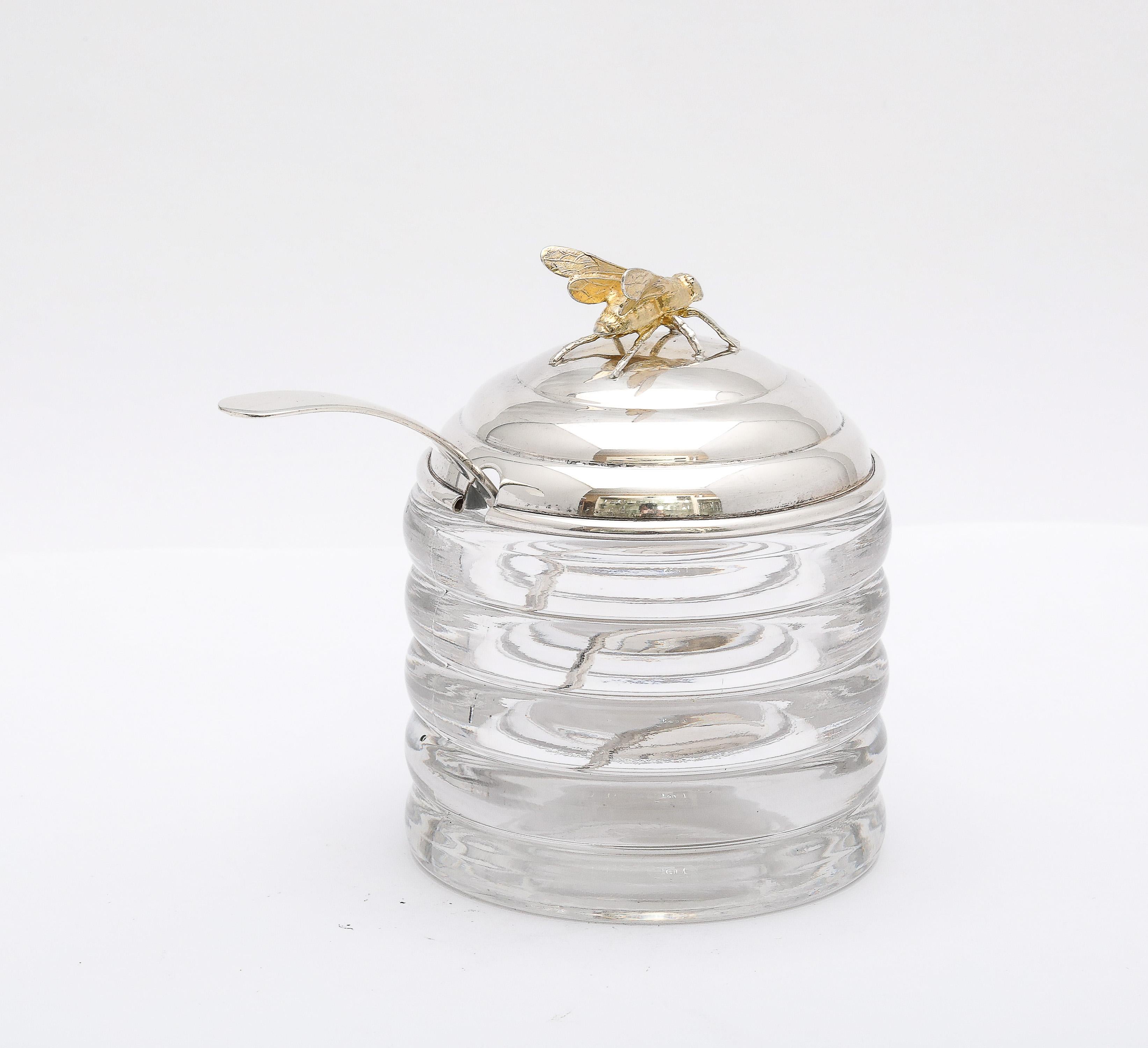 Tarro de Miel en Forma de Colmena Montado en Plata de Ley de la Época Art Decó Con Cuchara para Miel Oro