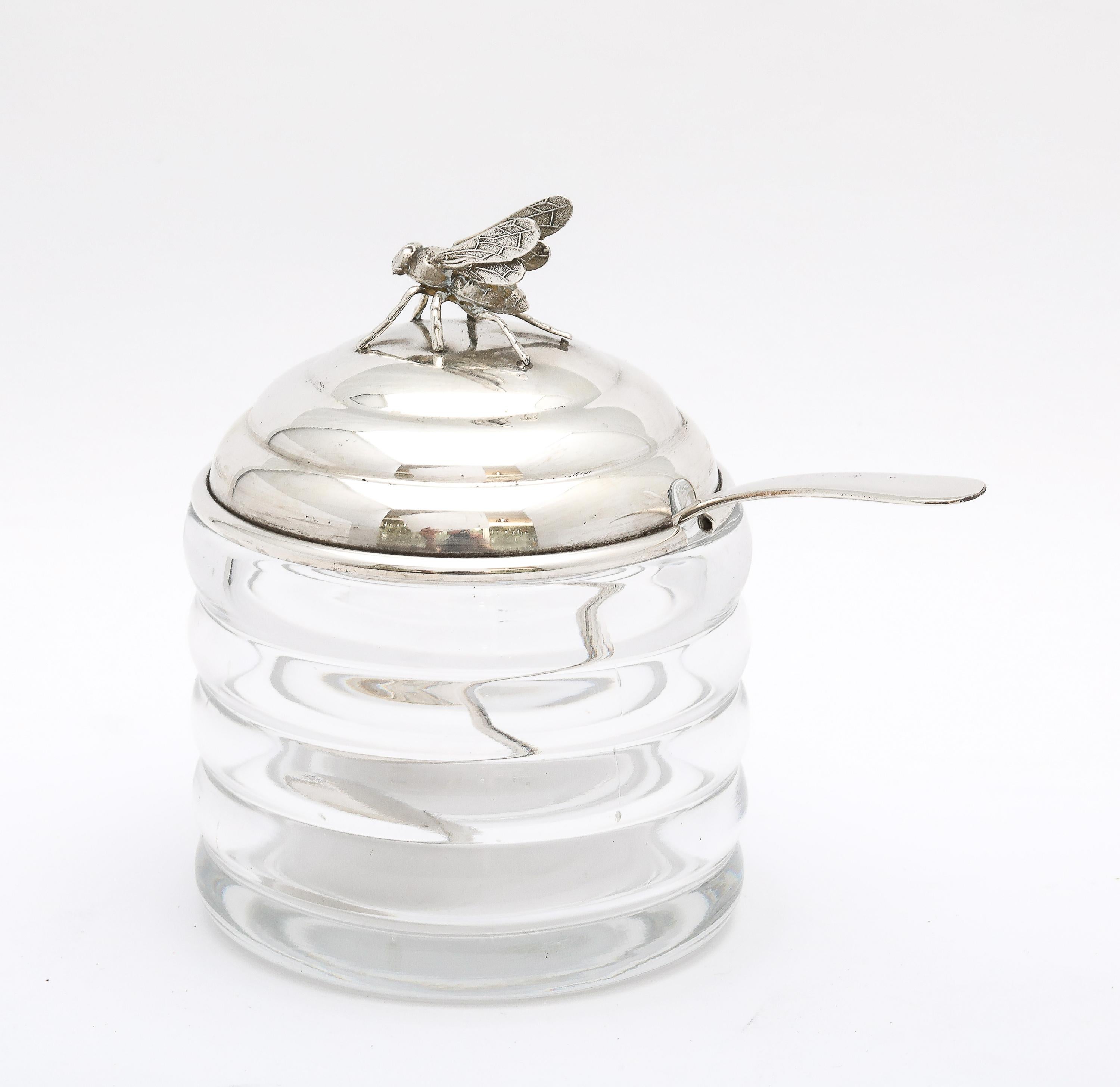 Vaso da miele ad alveare in argento massiccio del periodo Art Déco con cucchiaio originale in vendita 5