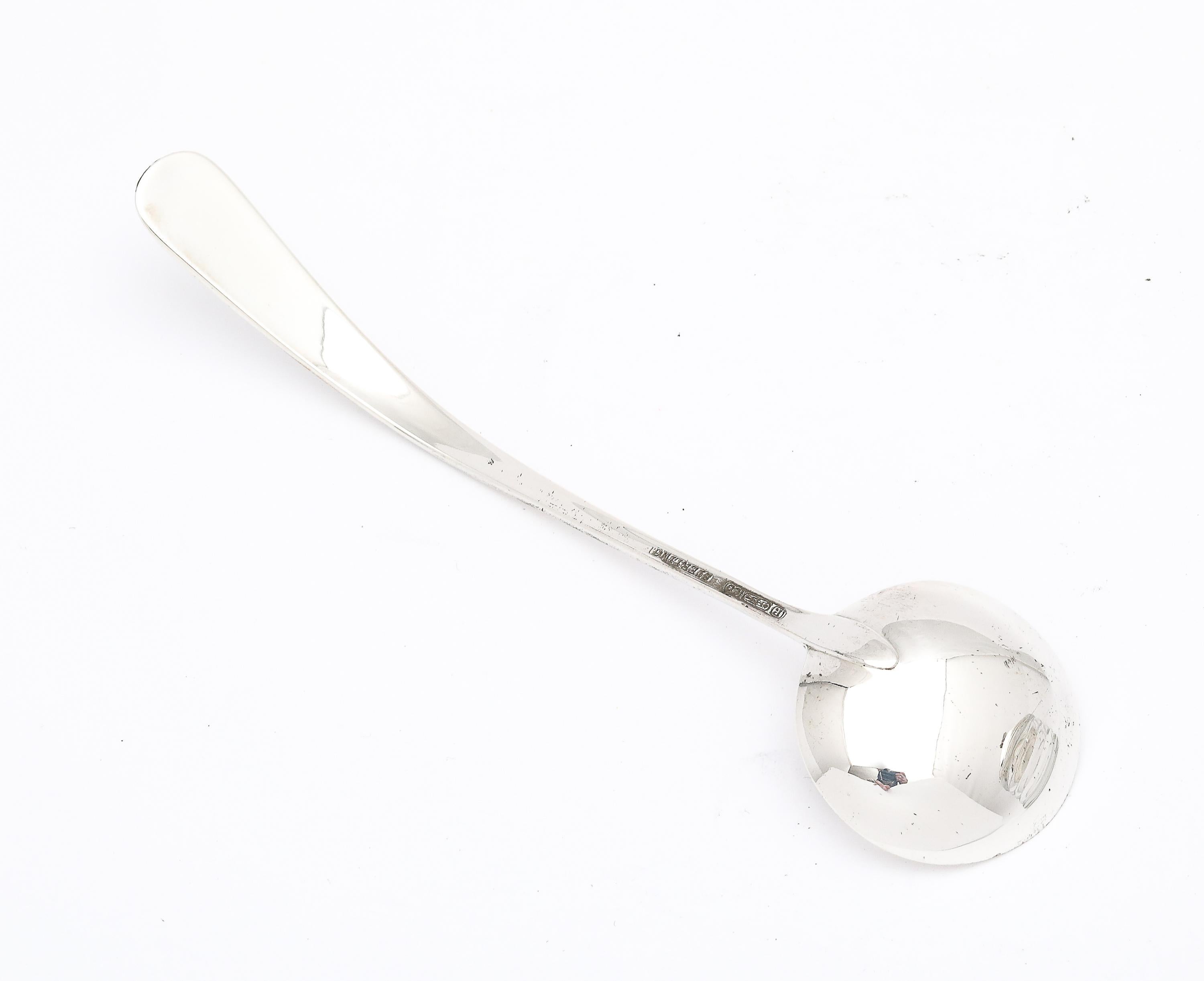 Vaso da miele ad alveare in argento massiccio del periodo Art Déco con cucchiaio originale in vendita 12