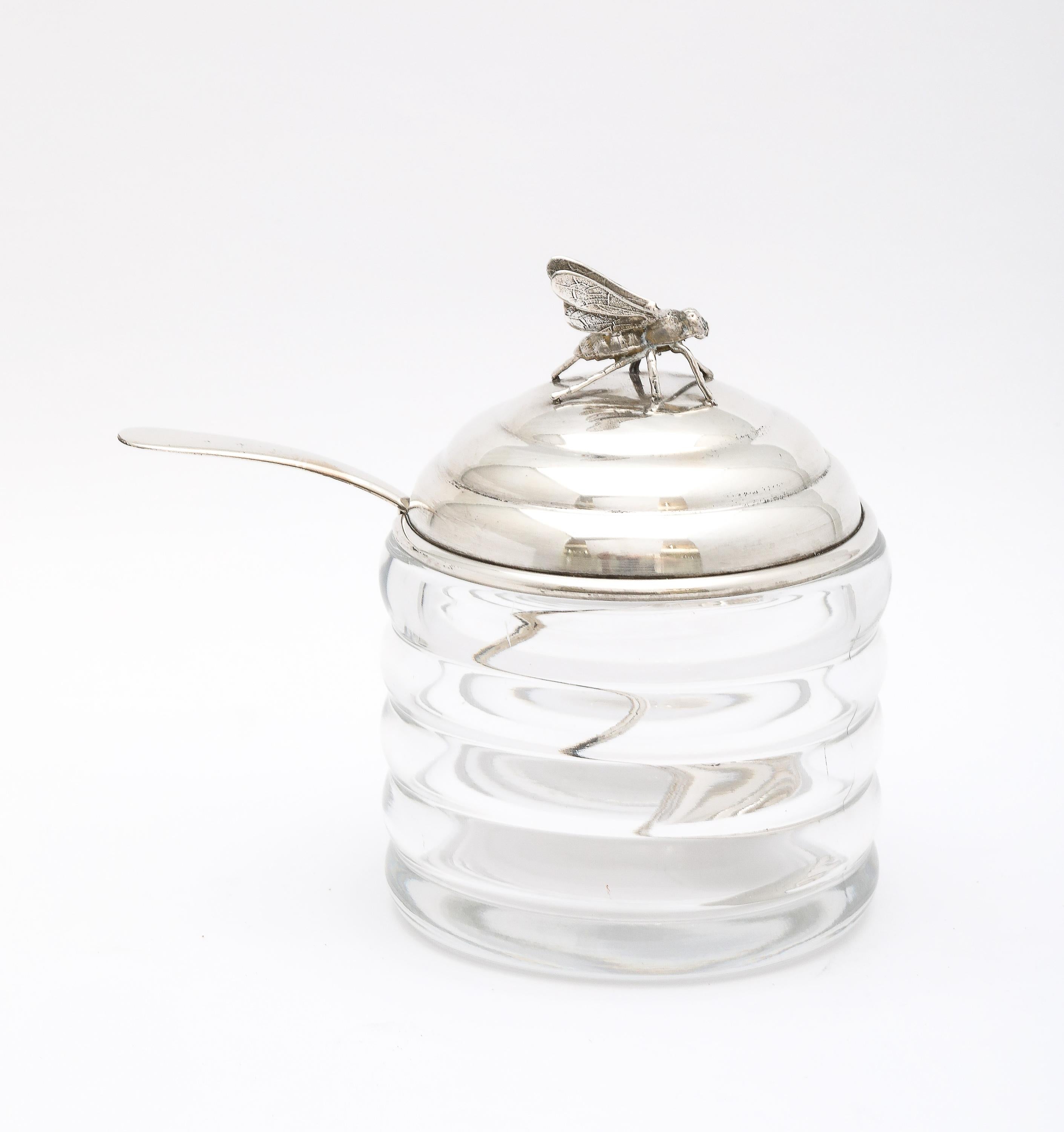 Vaso da miele ad alveare in argento massiccio del periodo Art Déco con cucchiaio originale in vendita 1