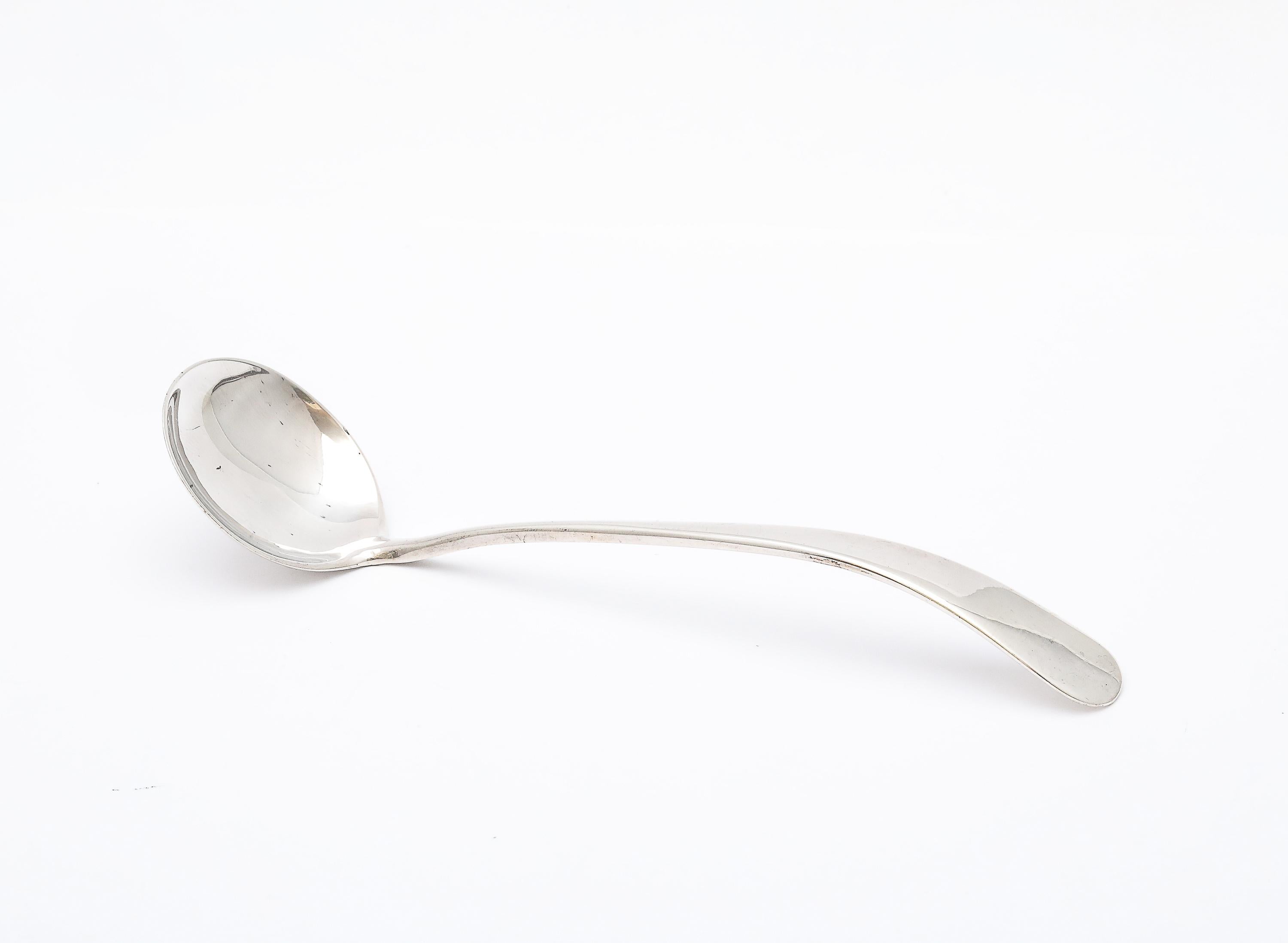 Art Deco Period Sterling Silver-Mounted Drum-Form Jam/Condiments Jar and Spoon en vente 4