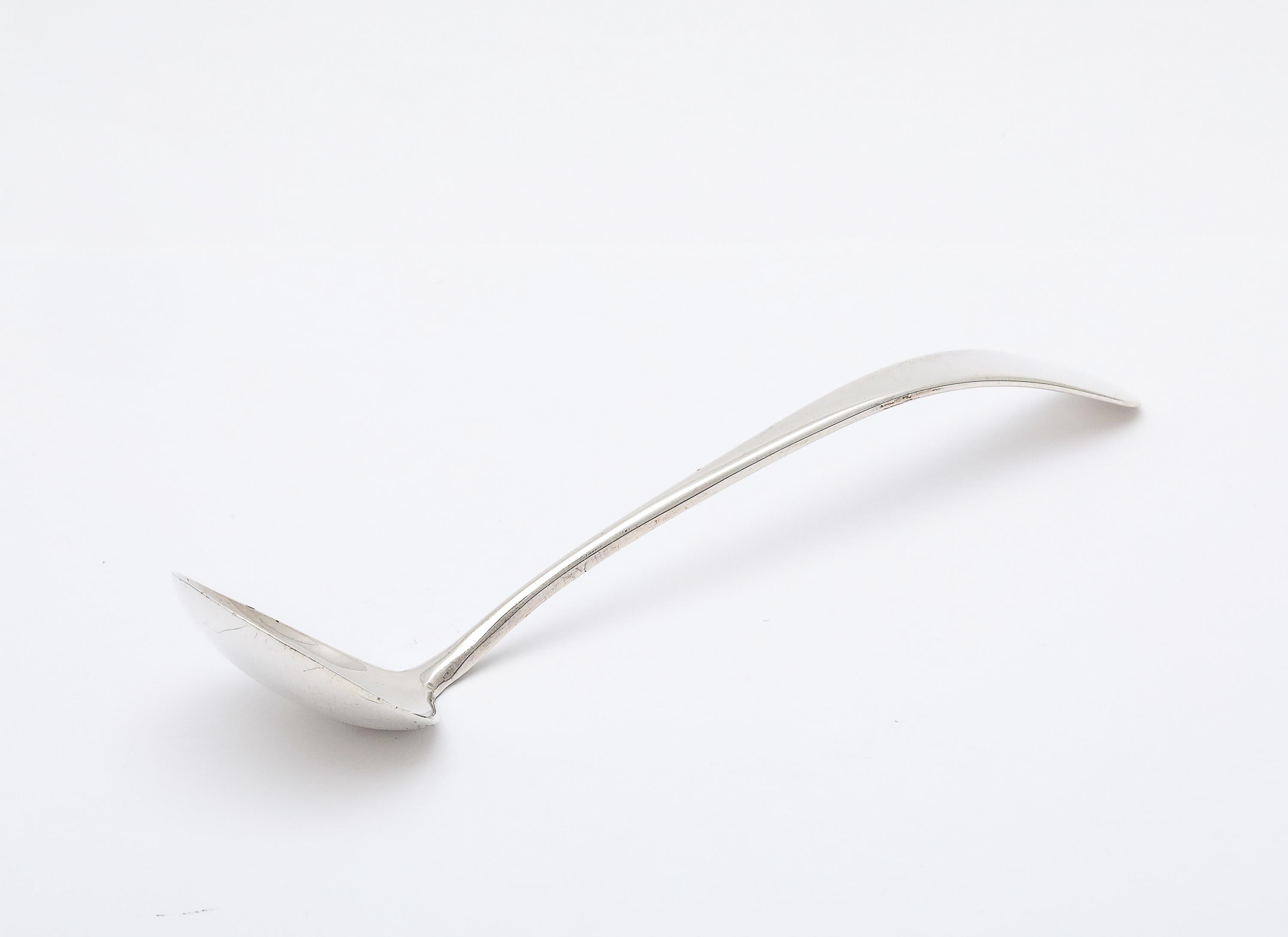 Art Deco Period Sterling Silver-Mounted Drum-Form Jam/Condiments Jar and Spoon en vente 5