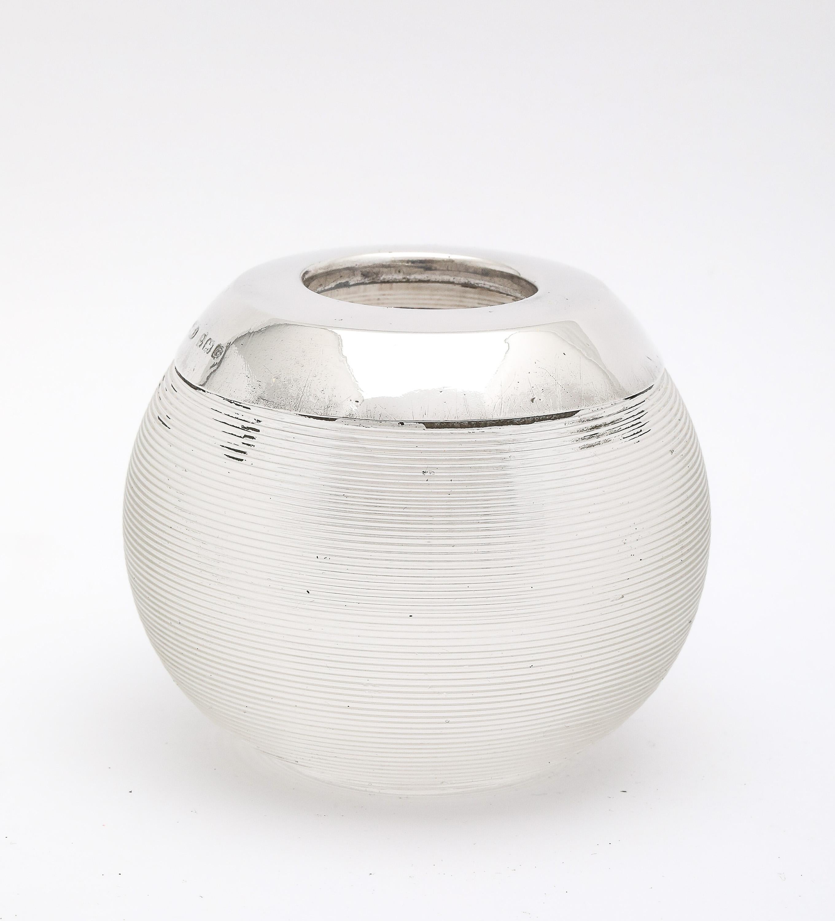 Milieu du XXe siècle Période Art Déco A Silver Silver, avec une baguette d'allumette en cristal montée sur fil en vente