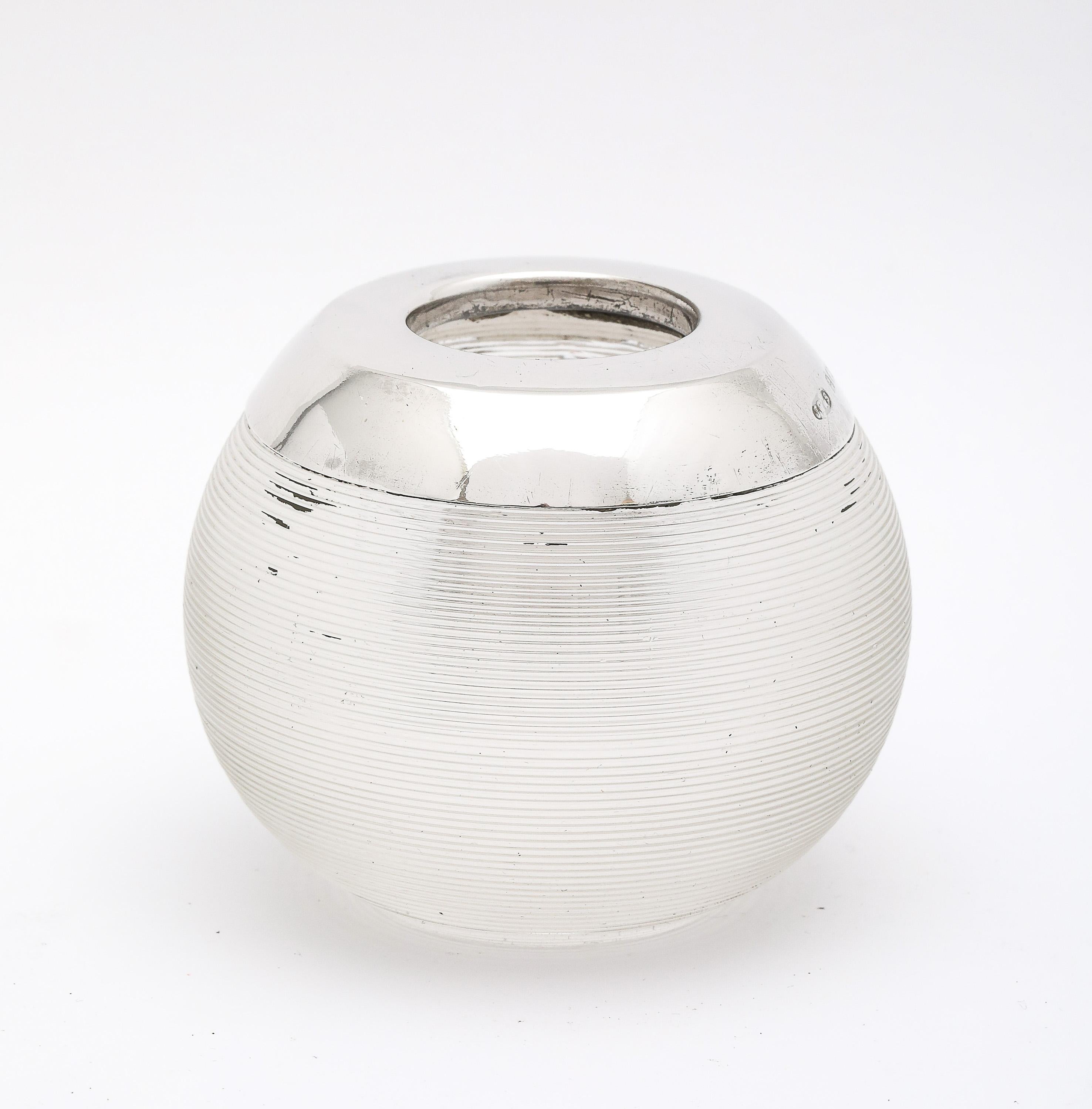 Période Art Déco A Silver Silver, avec une baguette d'allumette en cristal montée sur fil en vente 1