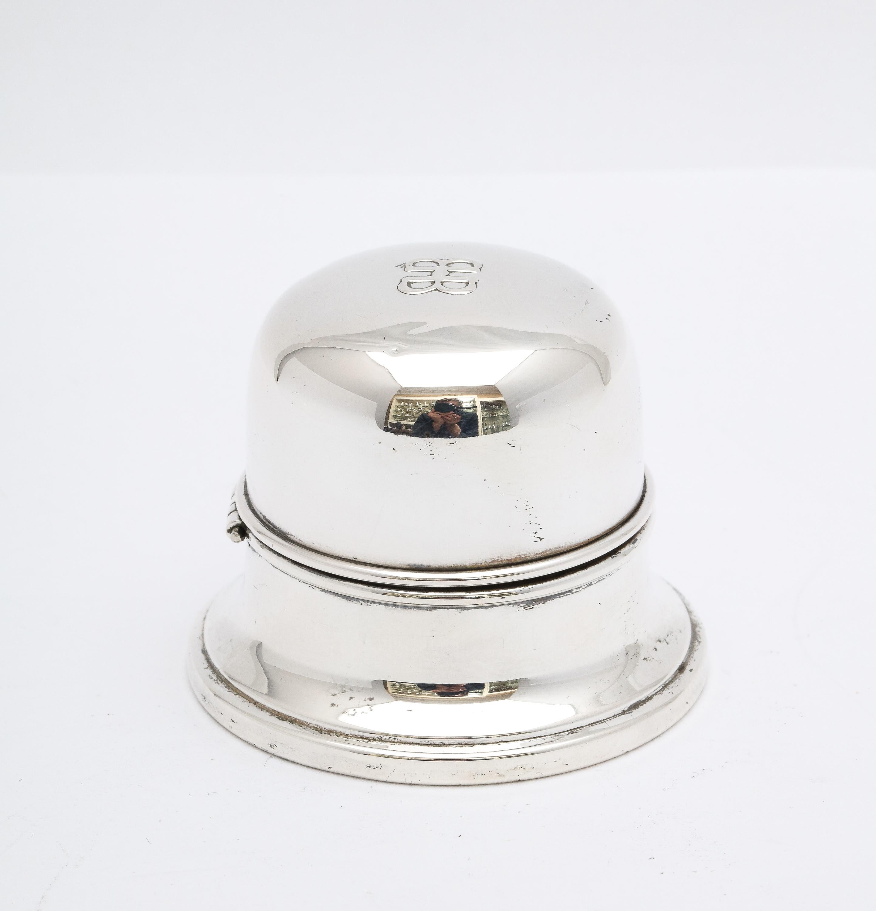 Art Deco Period Sterling Silver Ring Box with Hinged Lid In Good Condition For Sale In New York, NY