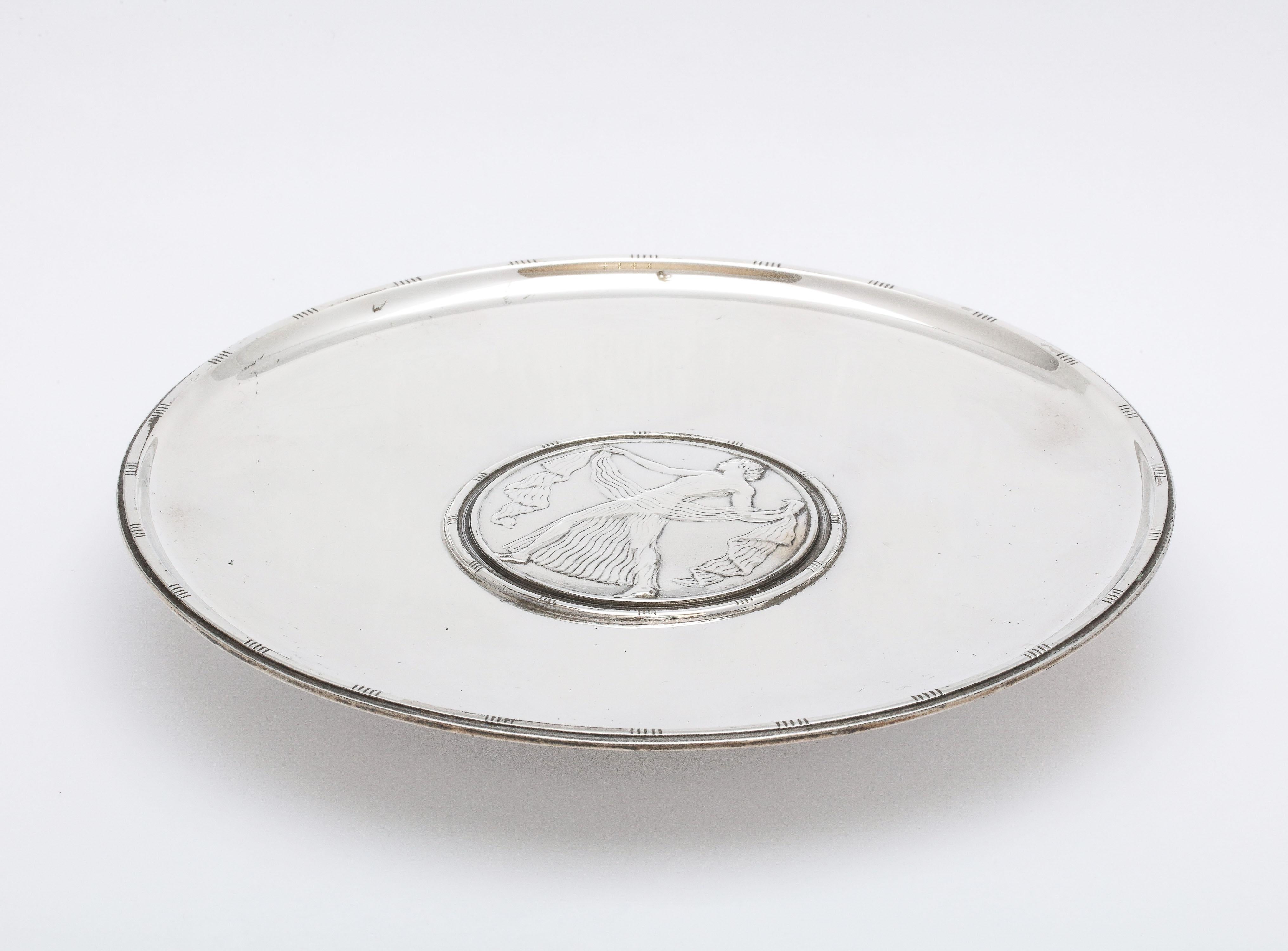 Art Deco Period Sterling Silver Round Serving Platter on Raised Base Tiffany For Sale 4