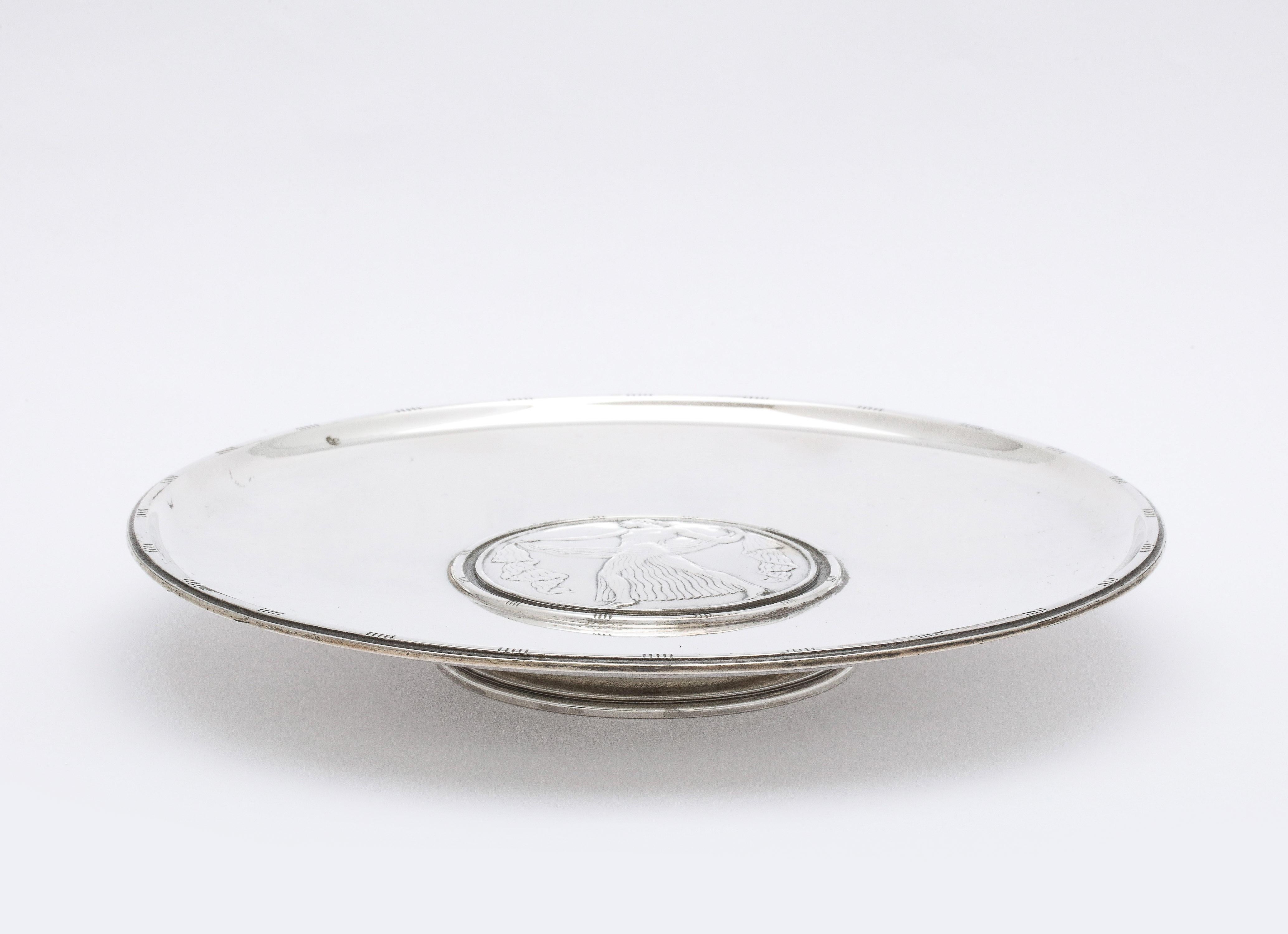 American Art Deco Period Sterling Silver Round Serving Platter on Raised Base Tiffany For Sale
